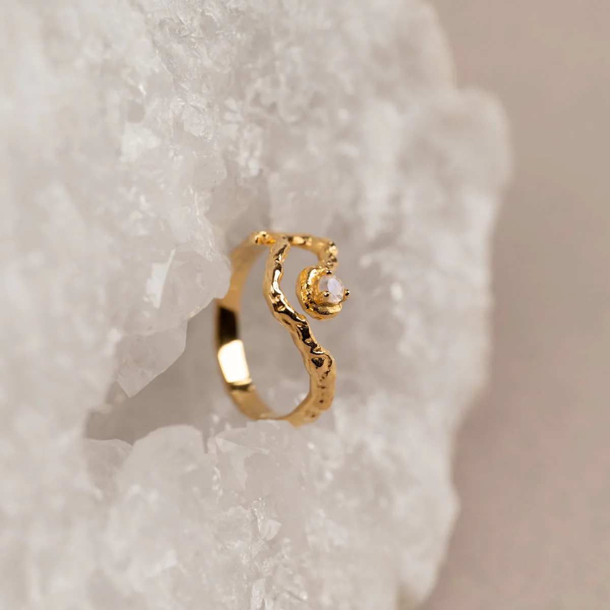 EMILIA MOONSTONE GOLDEN RING - Image 3