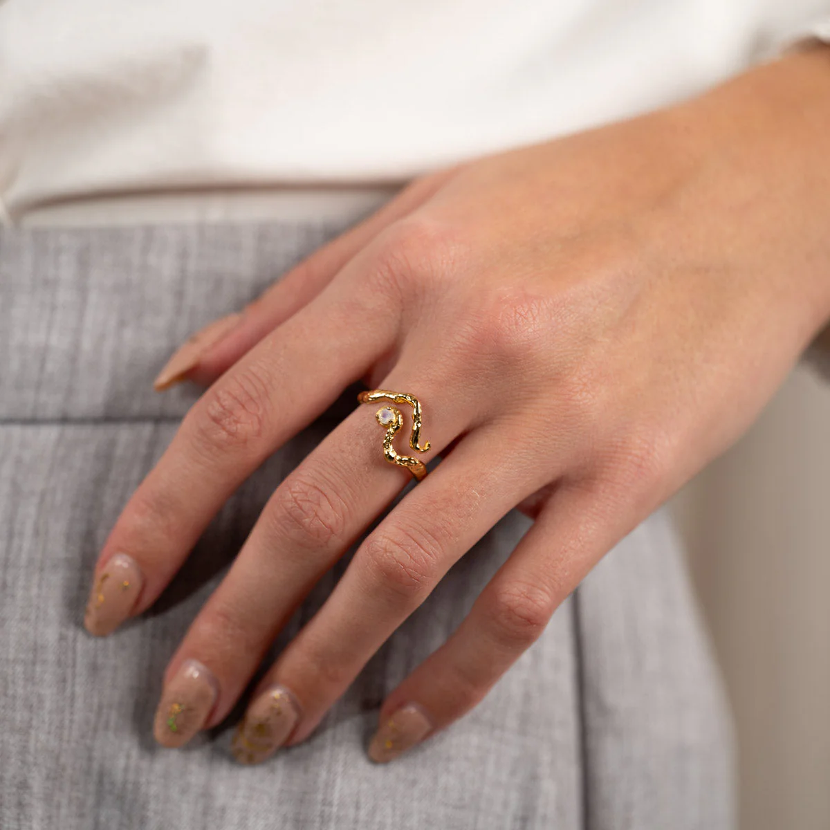 EMILIA MOONSTONE GOLDEN RING - Image 4