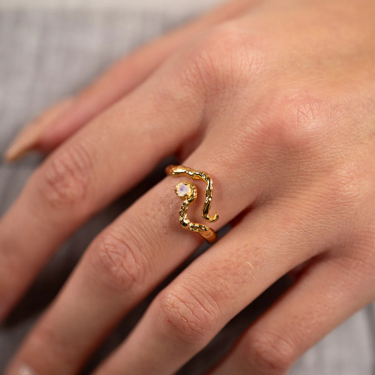EMILIA MOONSTONE GOLDEN RING - Image 6