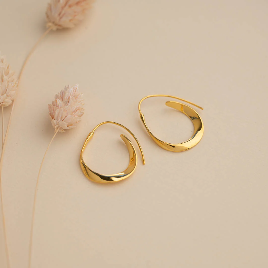 EMMY GOLDEN CREOL EARRING - Image 4