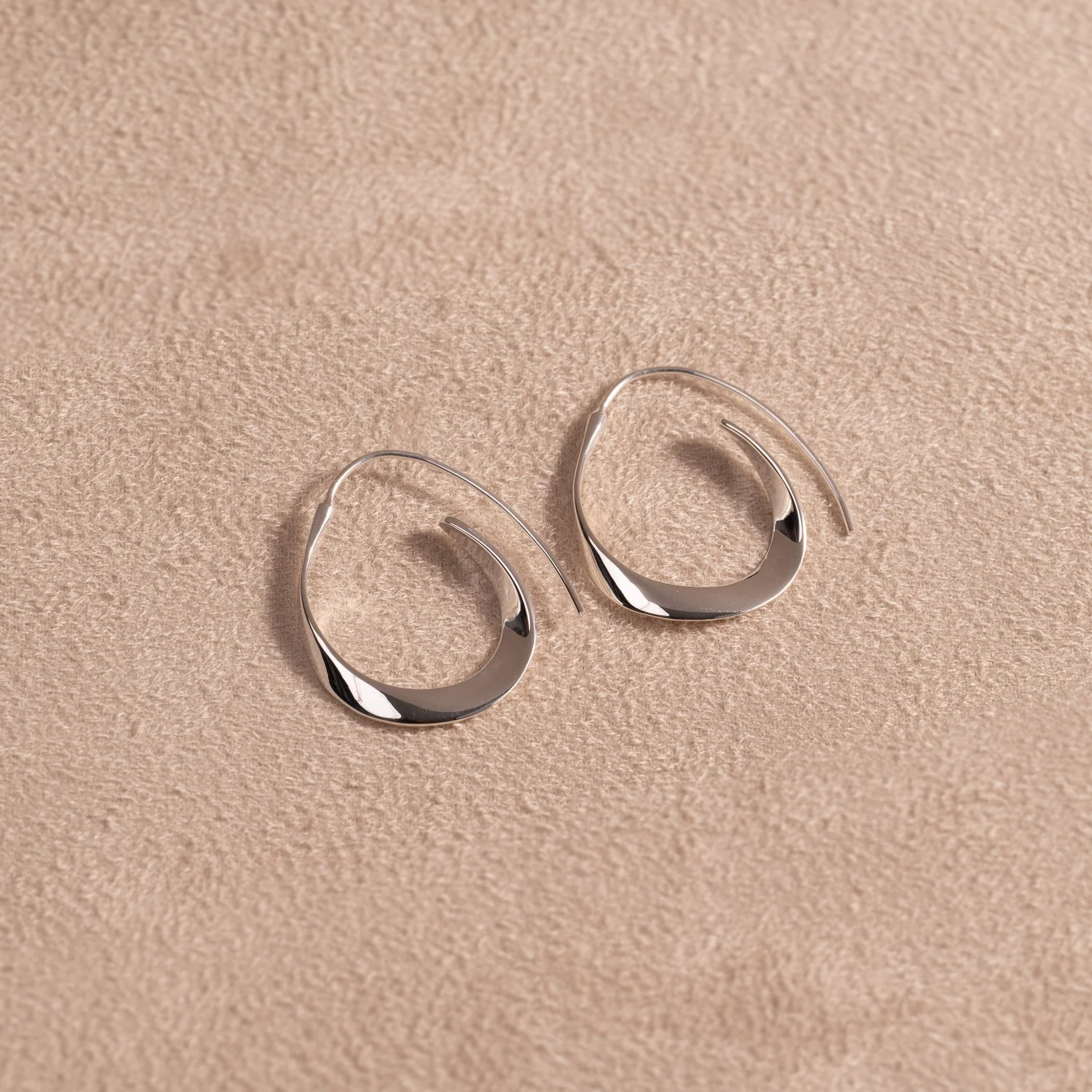 EMMY SILVER CREOL EARRING - Image 3
