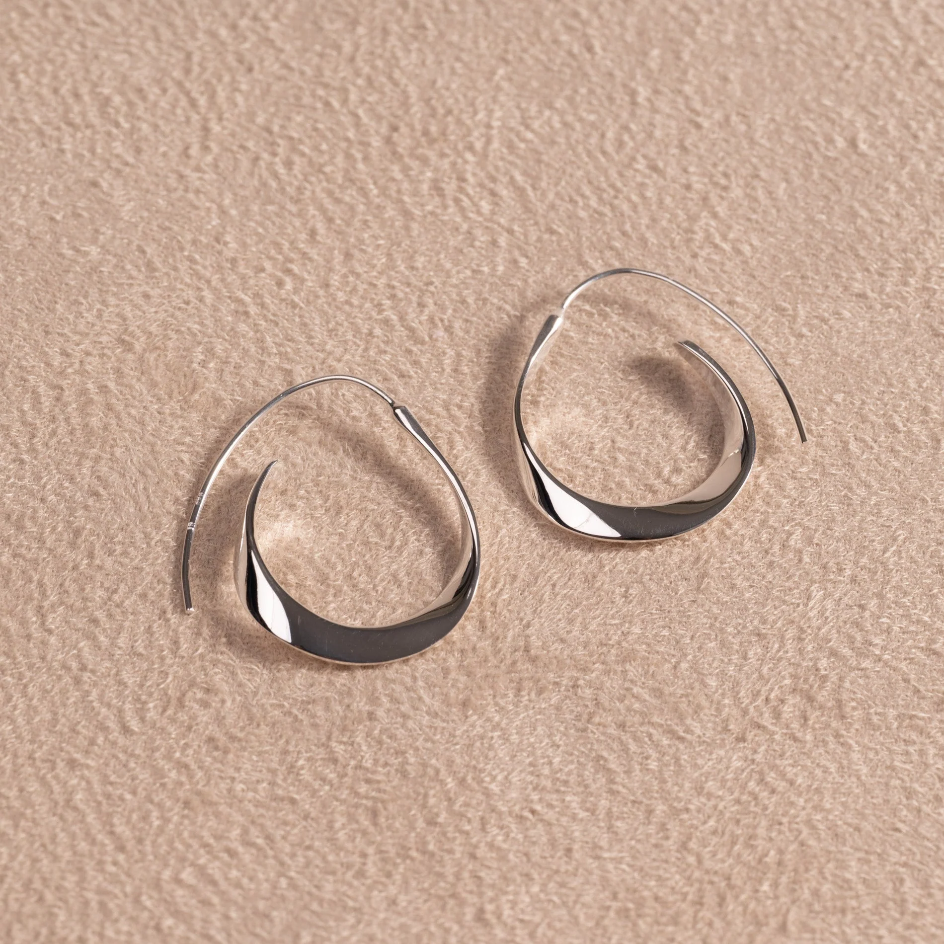 EMMY SILVER CREOL EARRING - Image 5