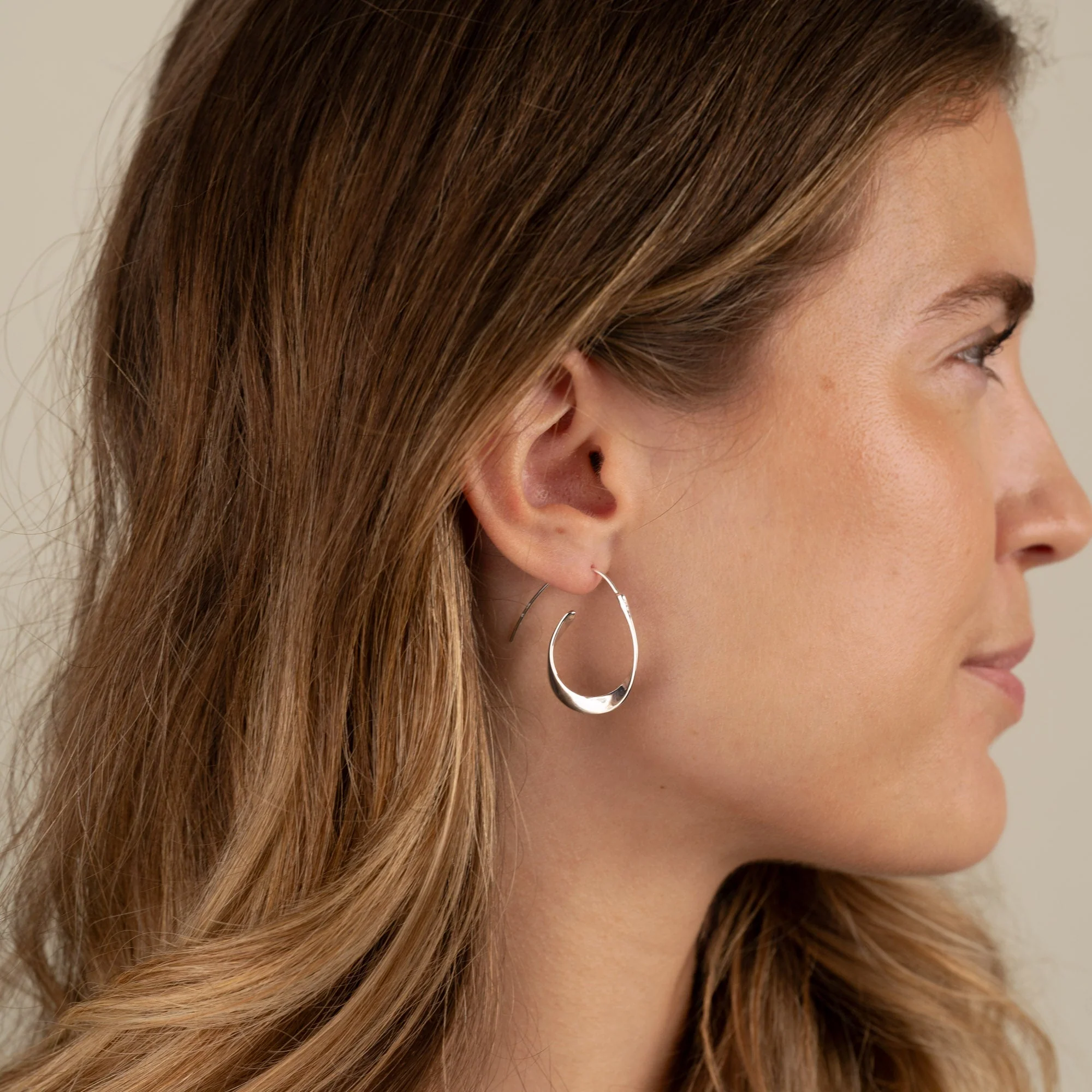 EMMY SILVER CREOL EARRING - Image 6