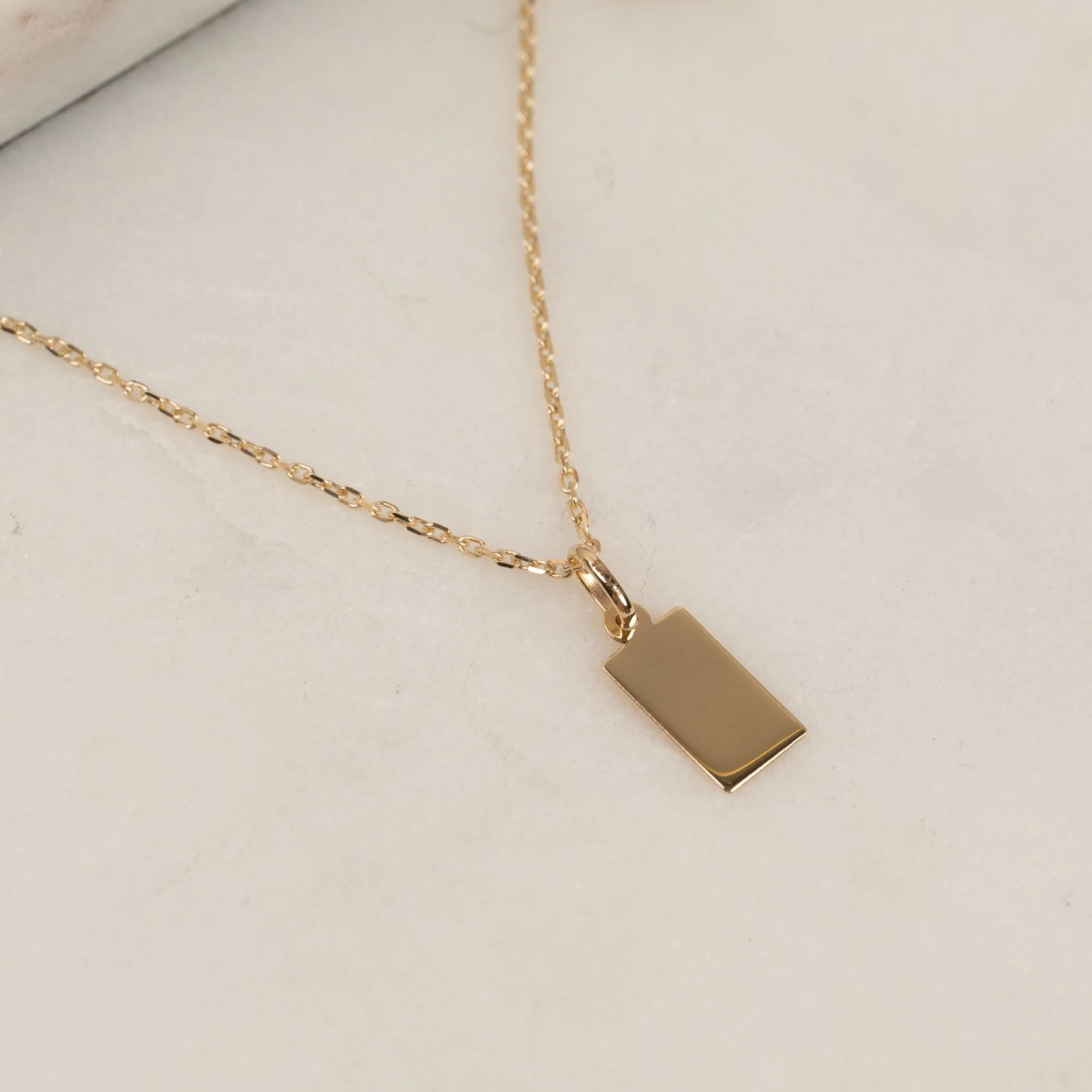 ENGRAVABLE RECTANGULAR SOLID GOLD PENDANT - Image 8
