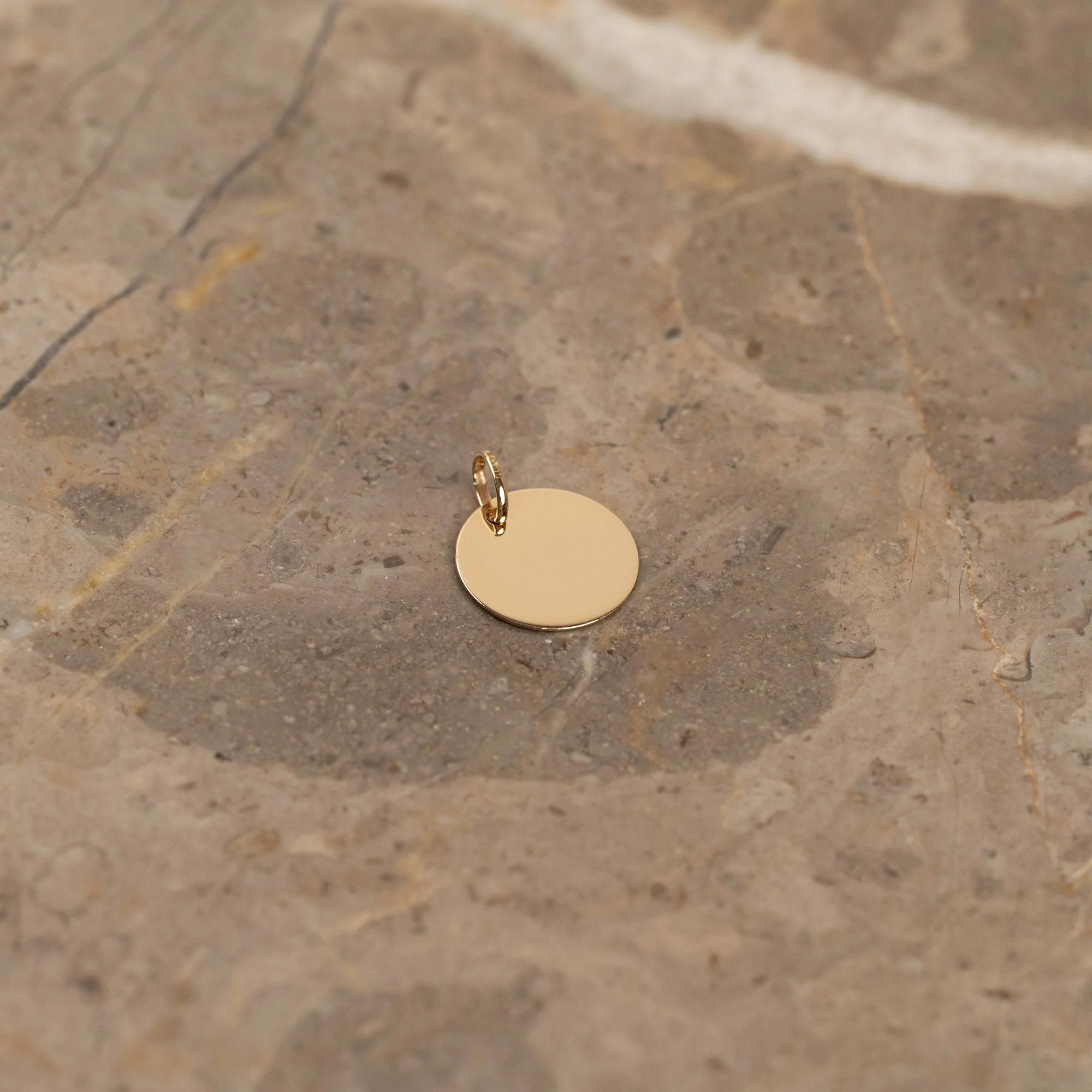 ENGRAVABLE ROUND SOLID GOLD PENDANT - 12mm - Image 2