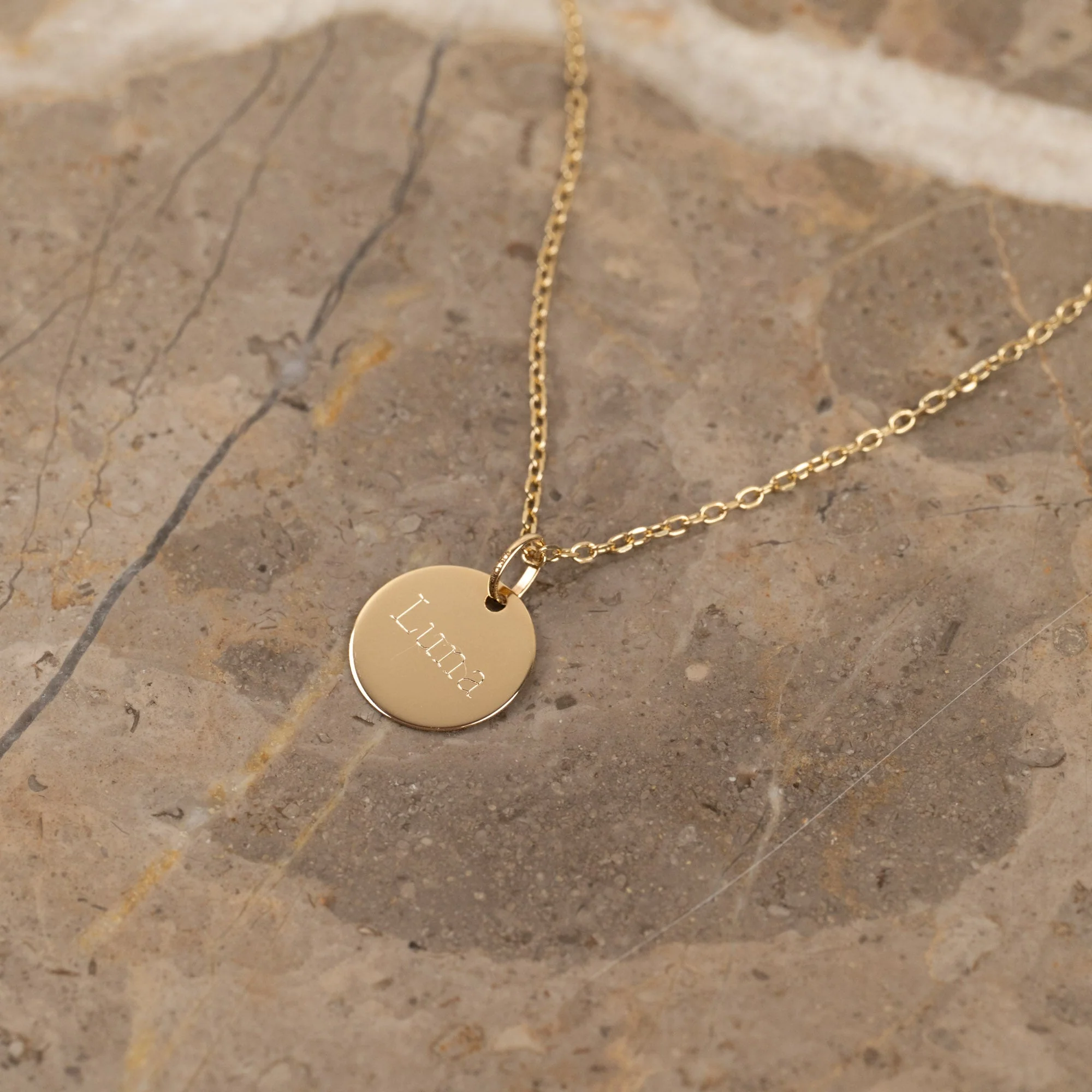 ENGRAVABLE ROUND SOLID GOLD PENDANT - 12mm - Image 4