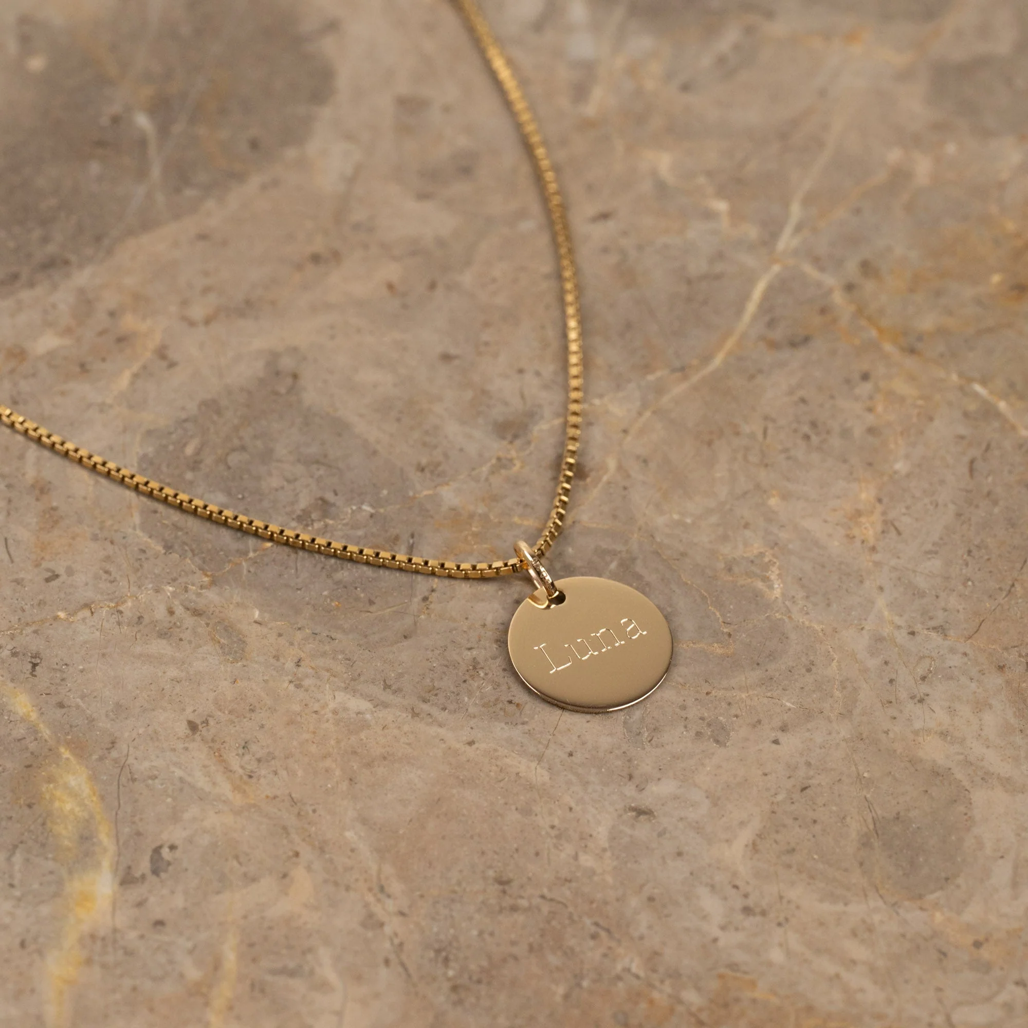 ENGRAVABLE ROUND SOLID GOLD PENDANT - 12mm - Image 5