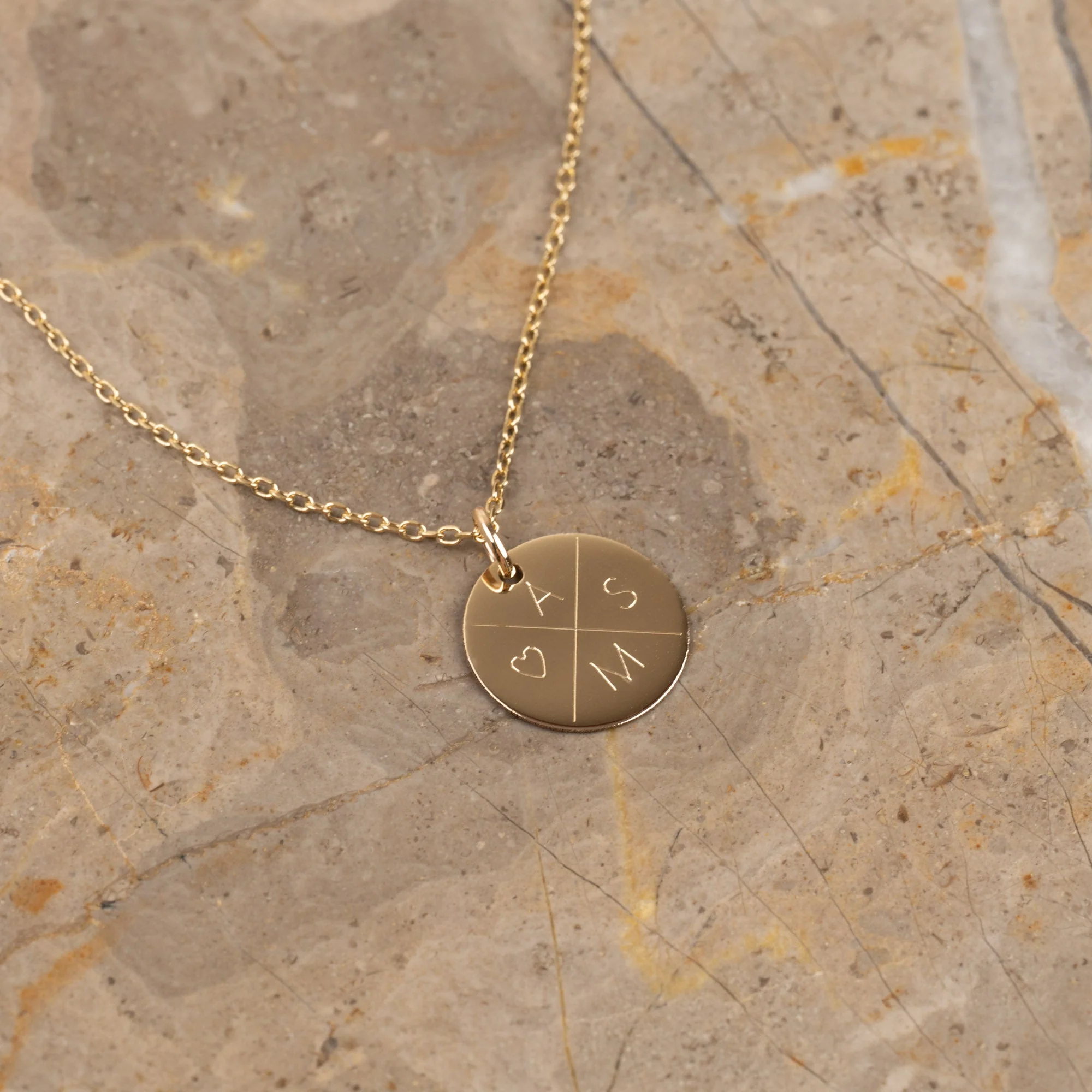 ENGRAVABLE ROUND SOLID GOLD PENDANT - 15mm - Image 7