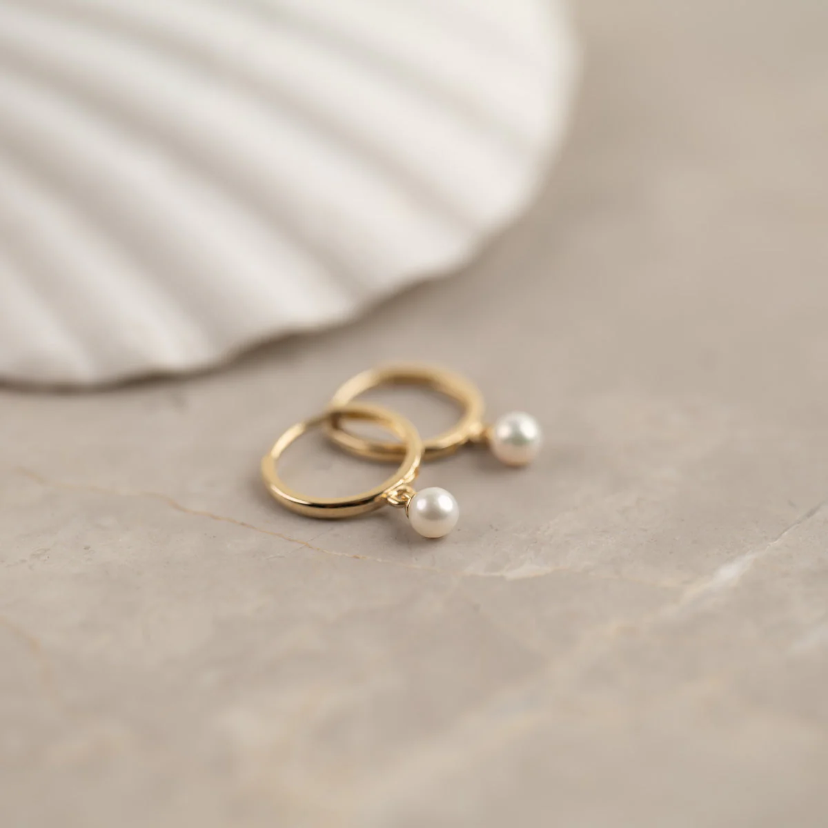 ENYA PEARL SOLID GOLD EARRING - Image 3