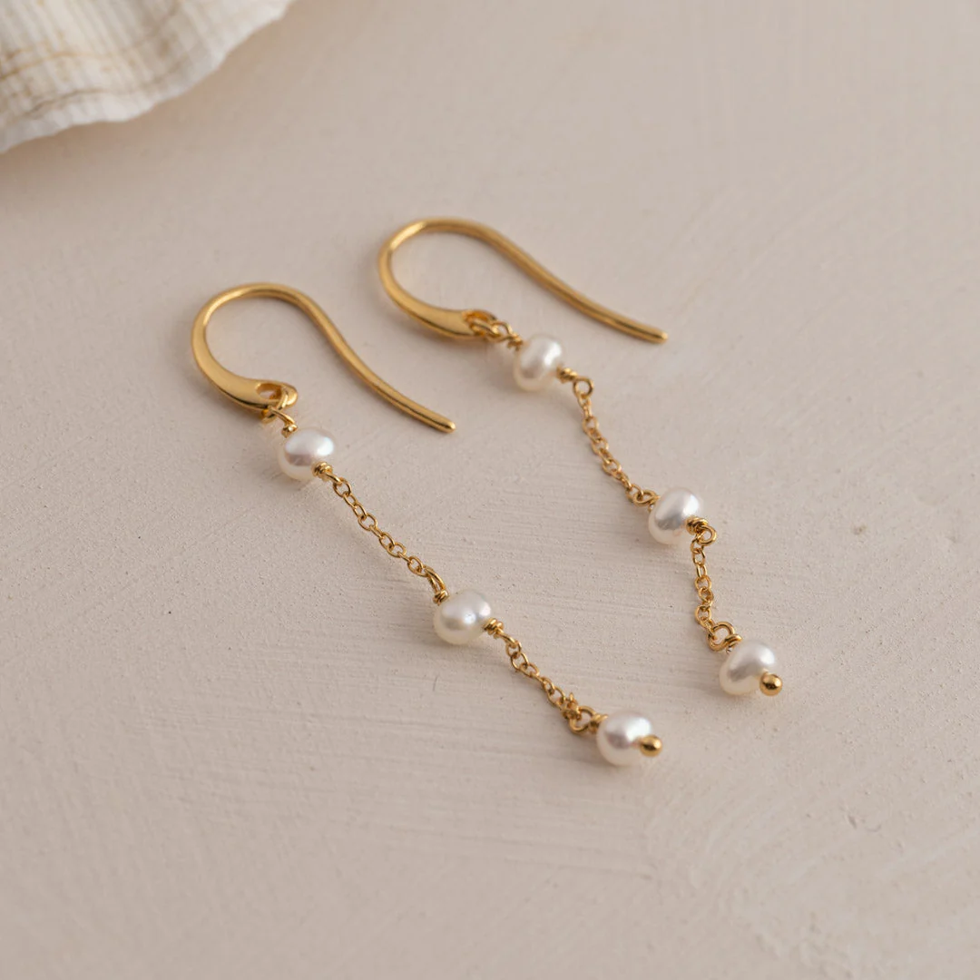 ERICA PEARL GOLDEN HOOK EARRING - Image 3