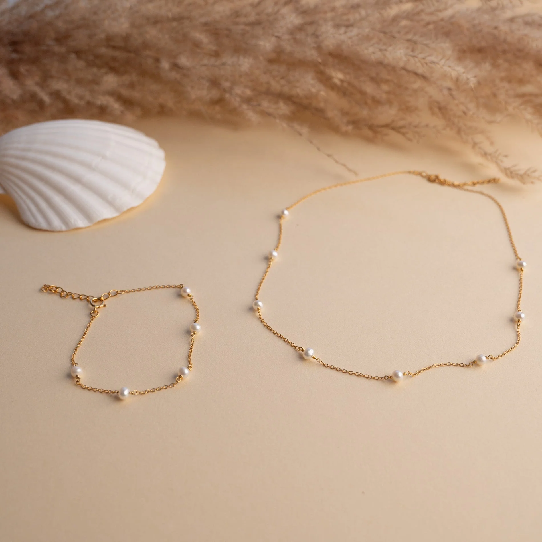 ERICA PEARL GOLDEN NECKLACE - Image 4
