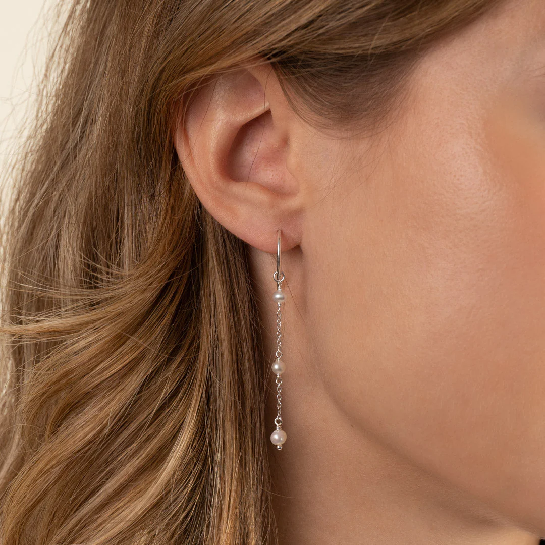 ERICA PEARL SILVER HOOK EARRING - Image 2