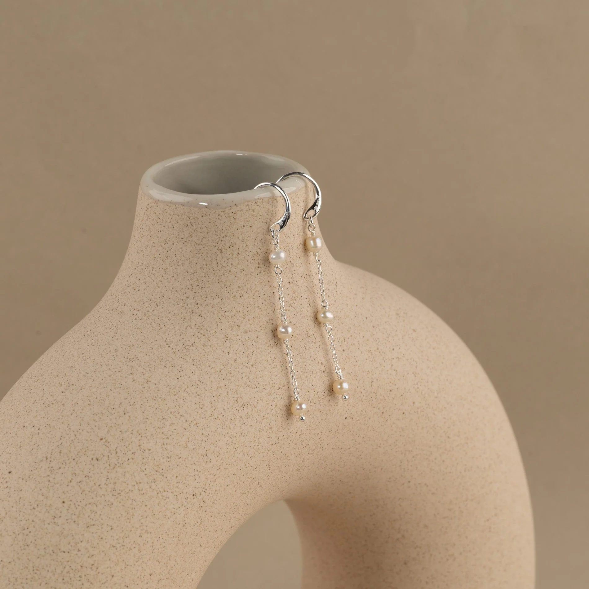 ERICA PEARL SILVER HOOK EARRING - Image 3