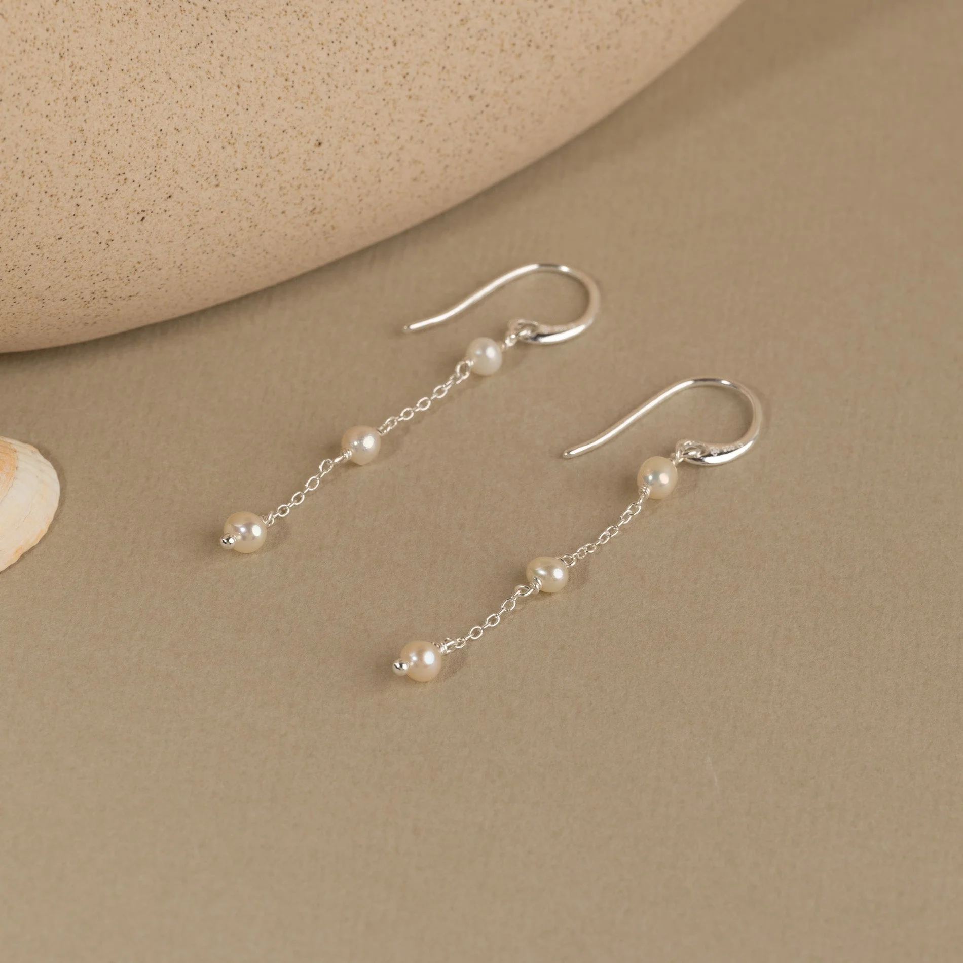 ERICA PEARL SILVER HOOK EARRING - Image 5