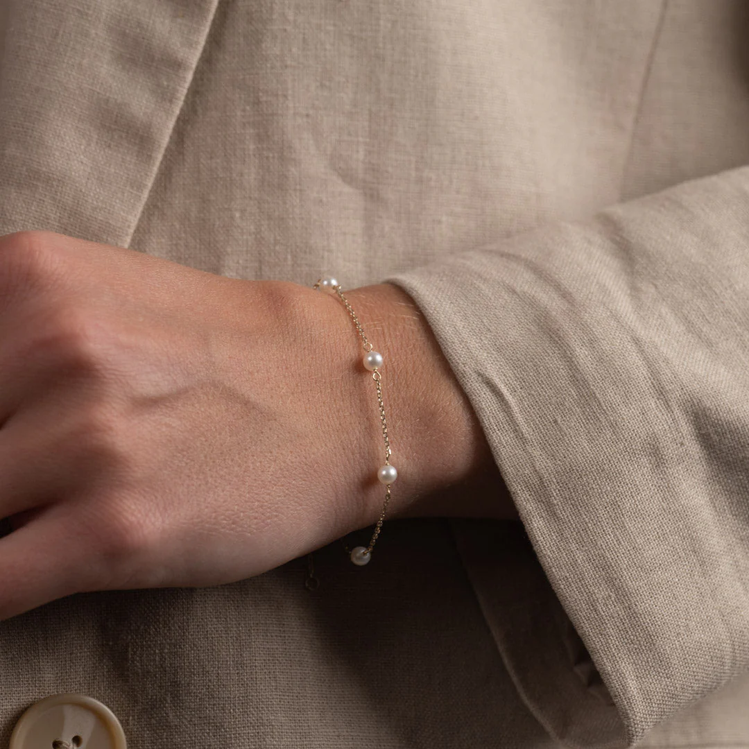 ERICA PEARL SOLID GOLD BRACELET - Image 5