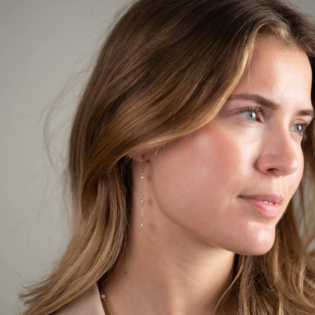 ERICA PEARL SOLID GOLD EARRING - Image 4