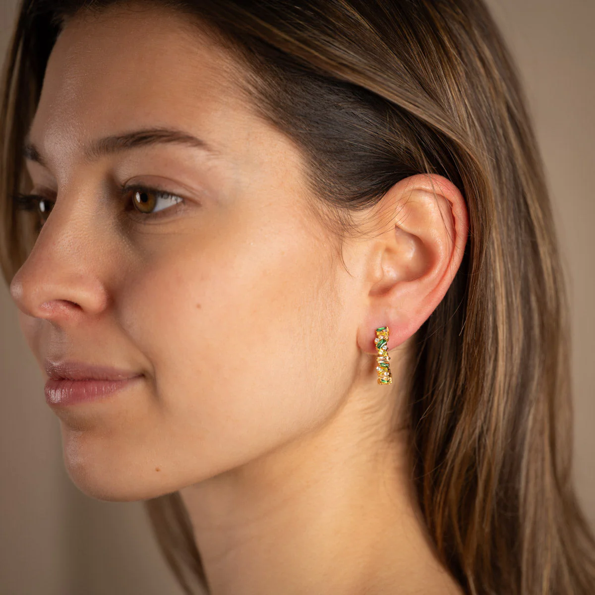 ESMERALDA GREEN GOLDEN CREOL EARRING - Image 4