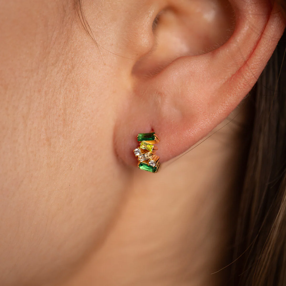 ESMERALDA GREEN GOLDEN HUGGIE EARRING - Image 5