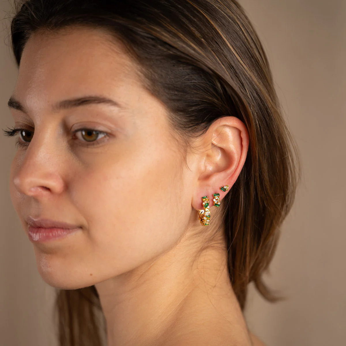 ESMERALDA GREEN GOLDEN HUGGIE EARRING - Image 7