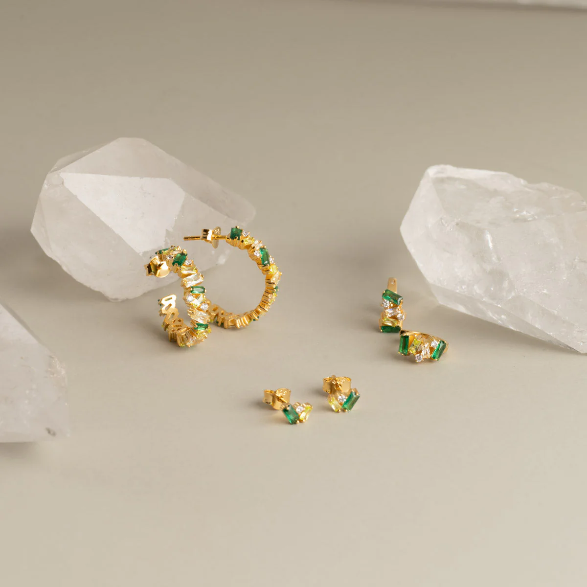 ESMERALDA GREEN GOLDEN STUD EARRING - Image 6