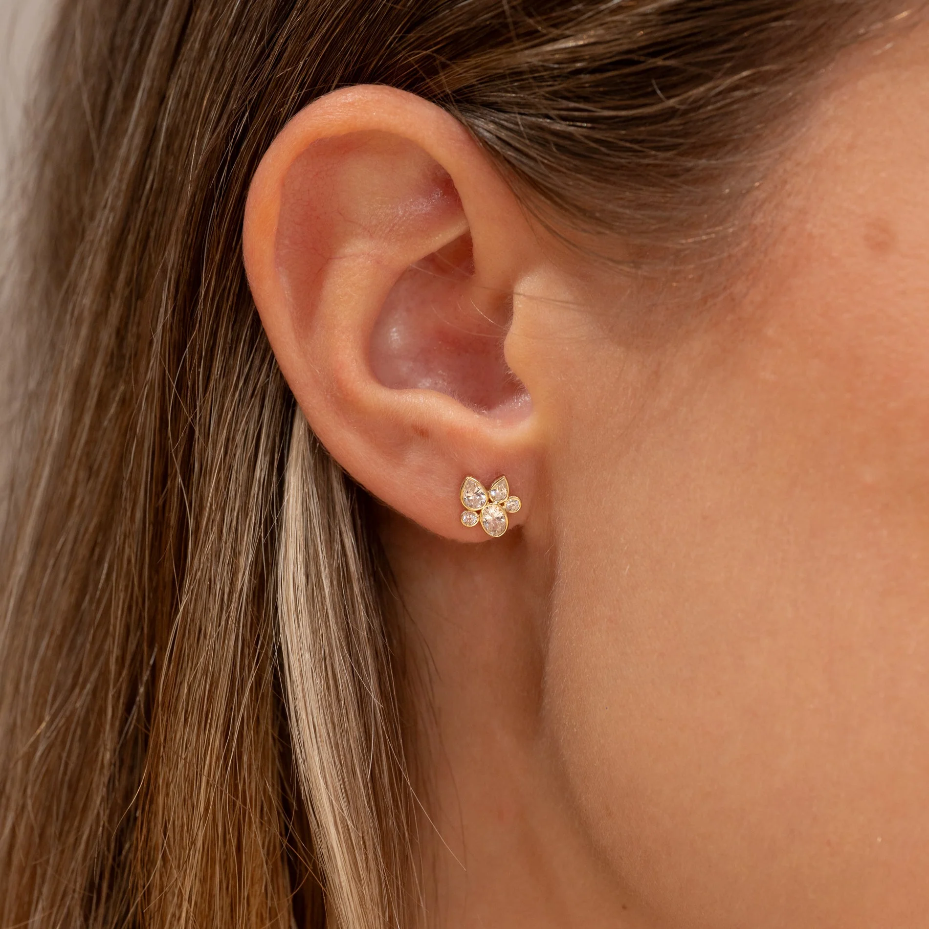 ESTELLE CRYSTAL SOLID GOLD STUD EARRING - Image 2