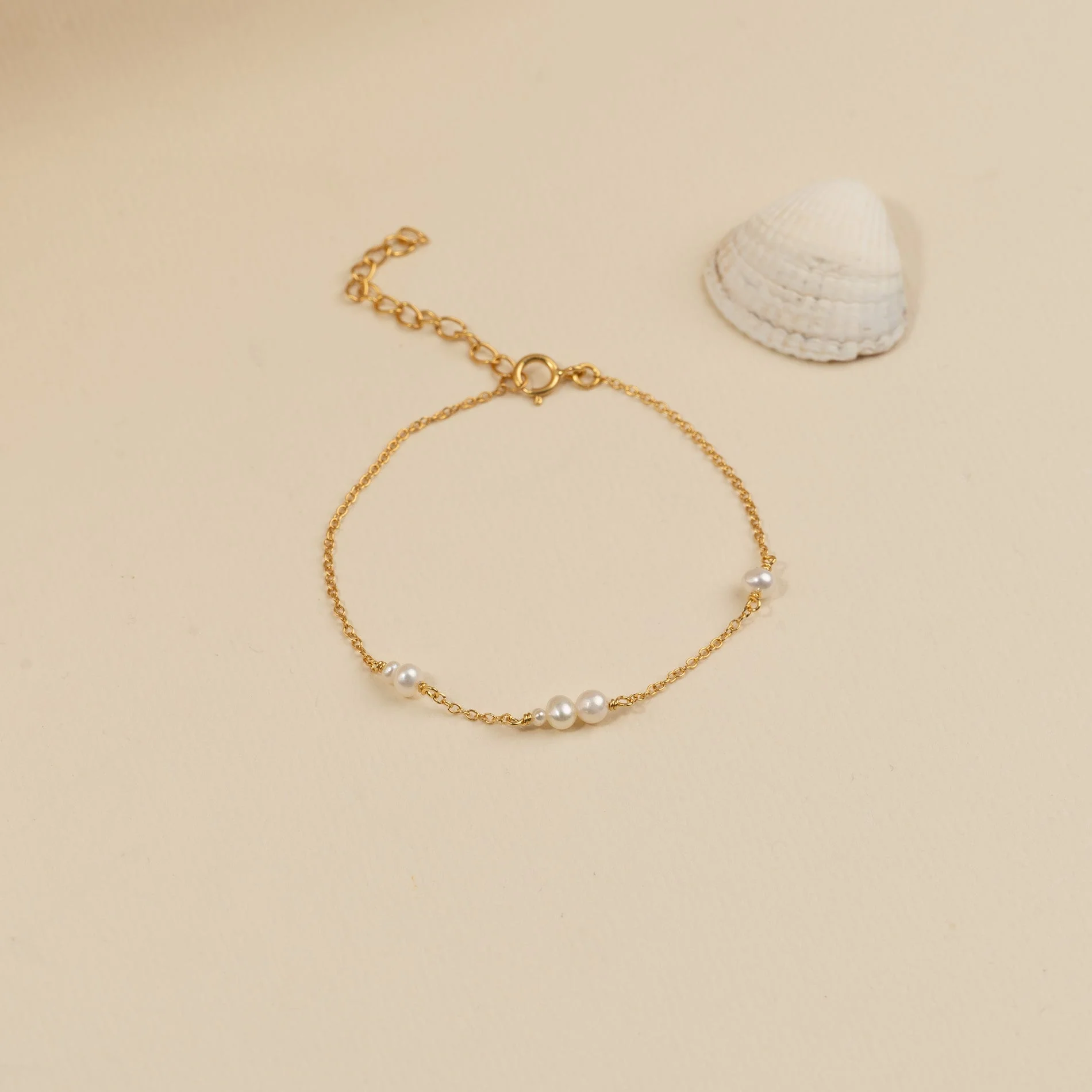 EVIE PEARL GOLDEN BRACELET - Image 3