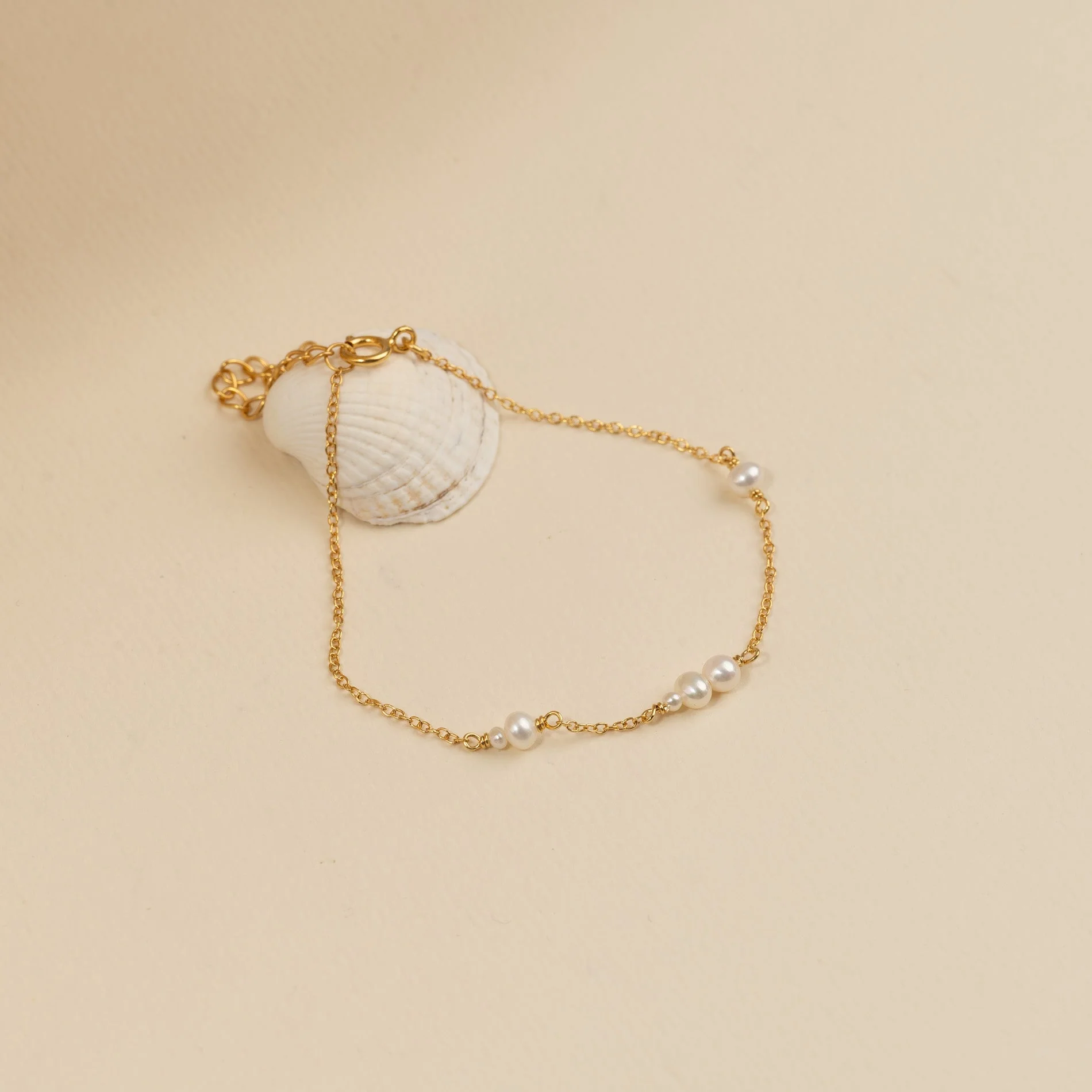 EVIE PEARL GOLDEN BRACELET - Image 7