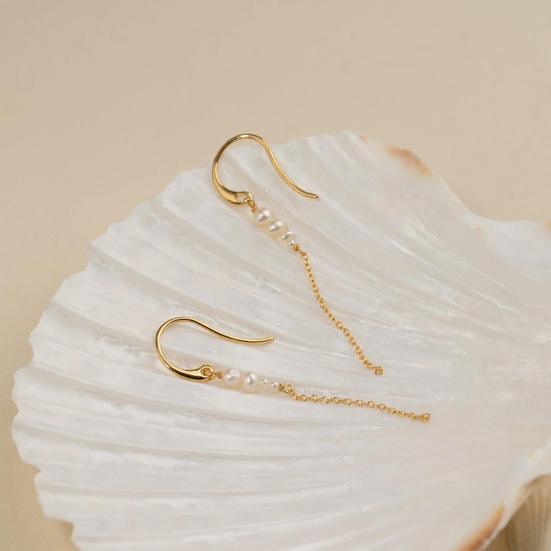 EVIE PEARL GOLDEN DROP EARRING - Image 7