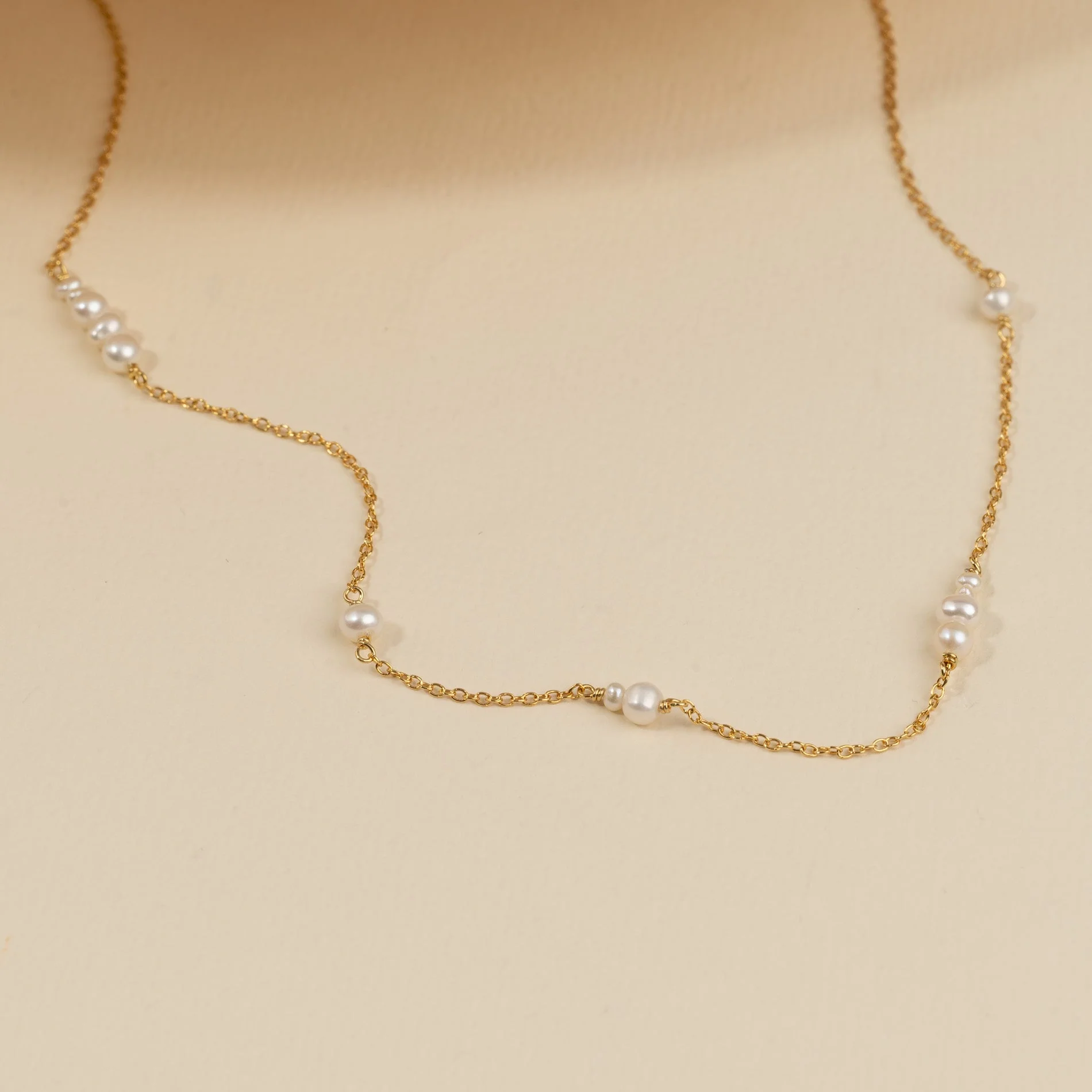 EVIE PEARL GOLDEN NECKLACE - Image 7
