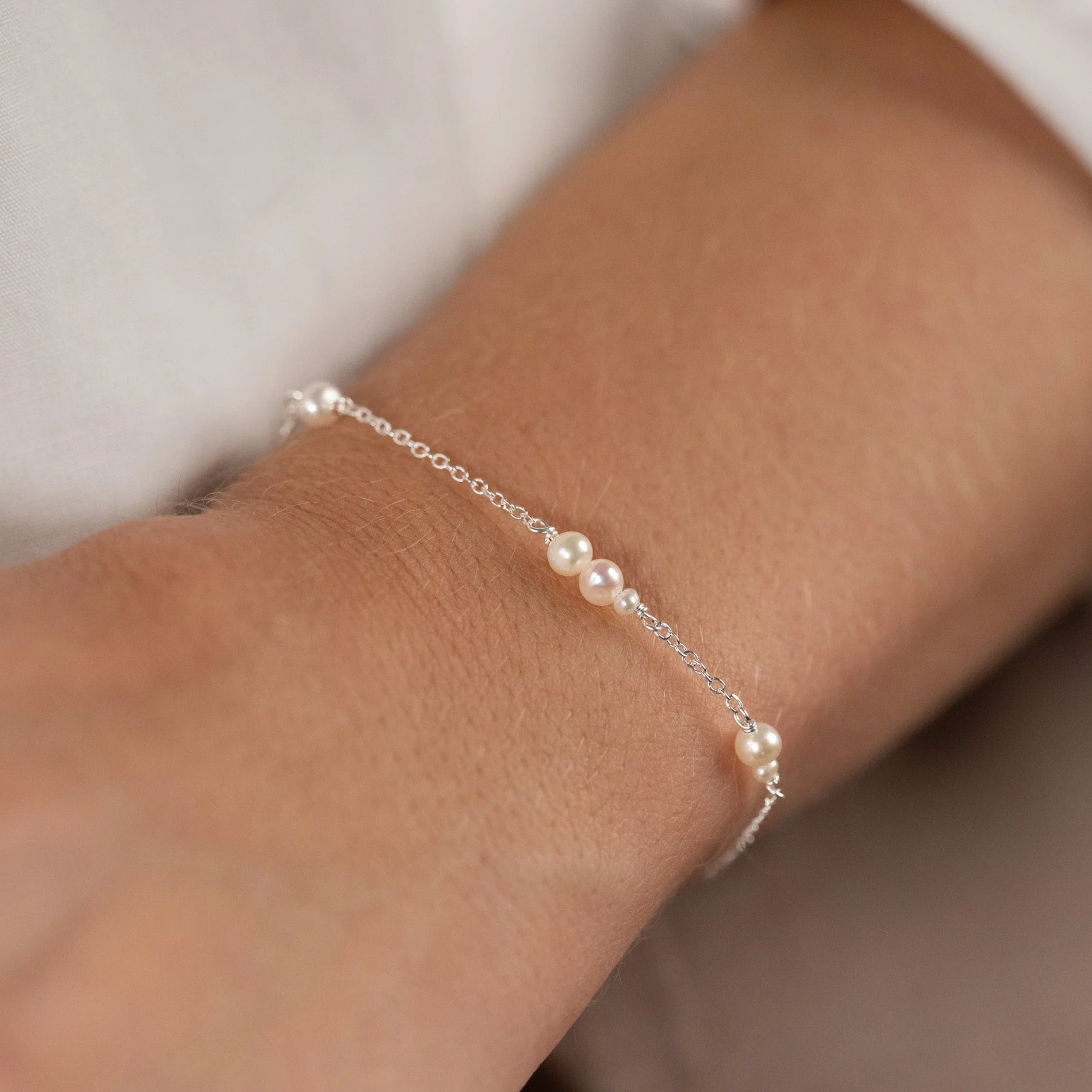 EVIE PEARL SILVER BRACELET - Image 3
