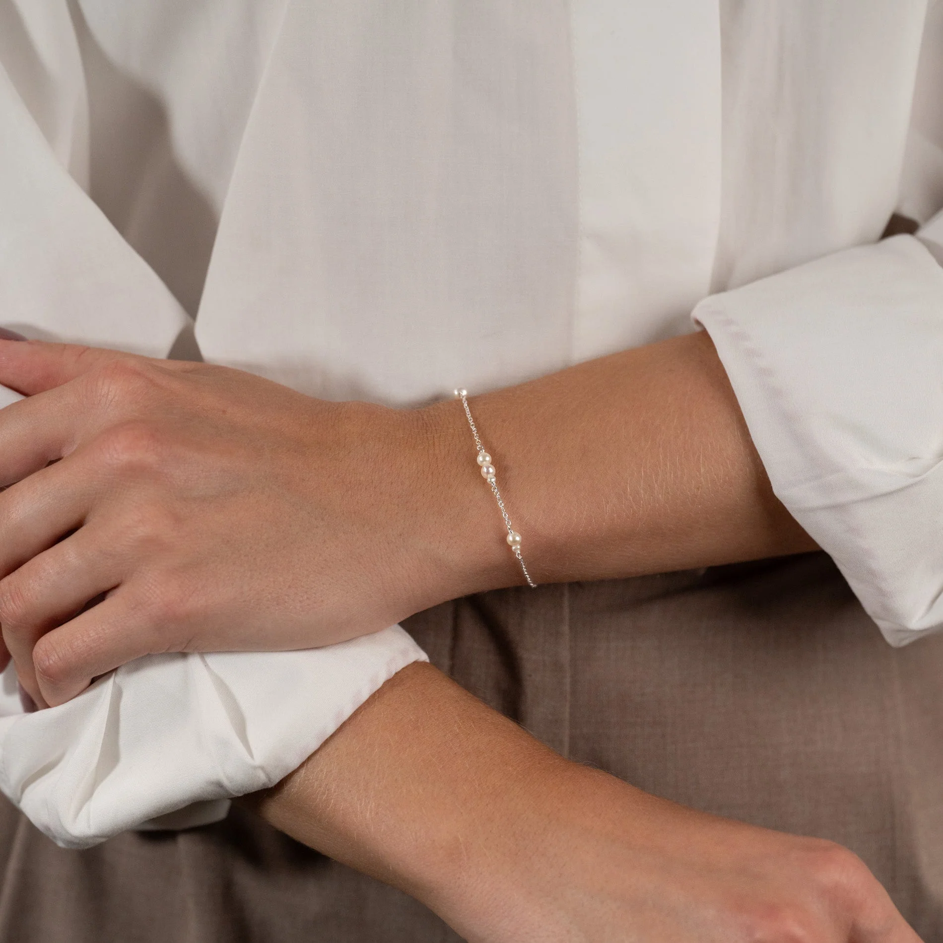 EVIE PEARL SILVER BRACELET - Image 5