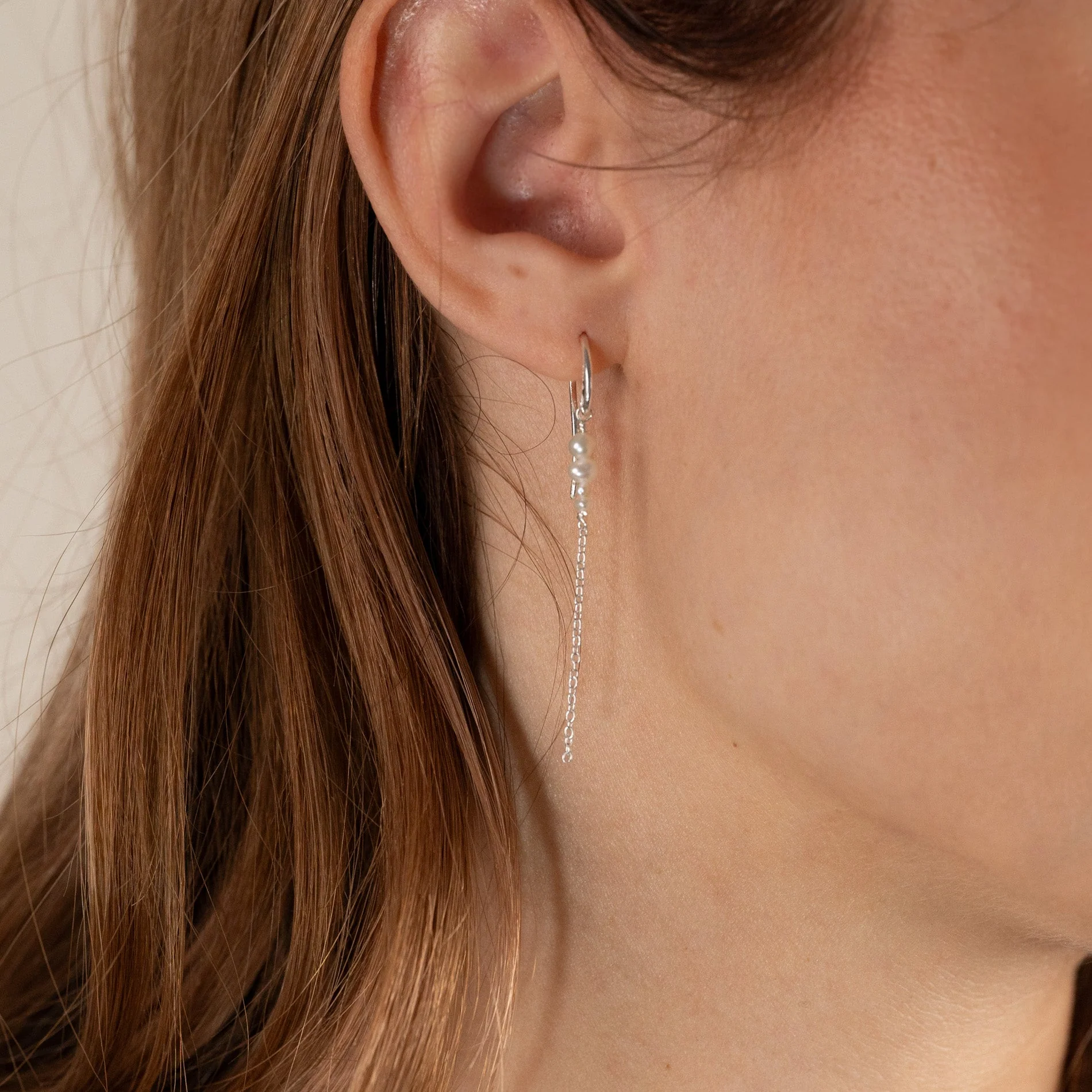 EVIE PEARL SILVER DROP EARRING - Image 2