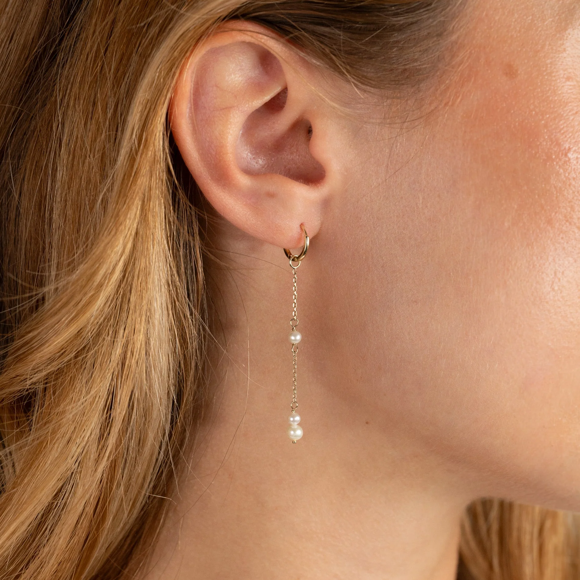 EVIE PEARL SOLID GOLD EARRING - Image 3