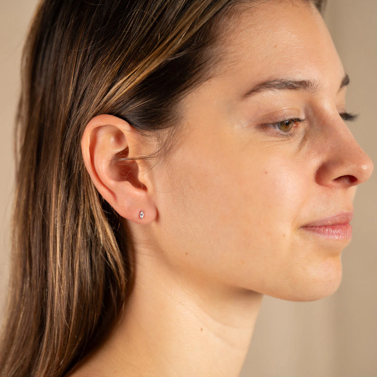 FELINE CRYSTAL SILVER EARRING - Image 4