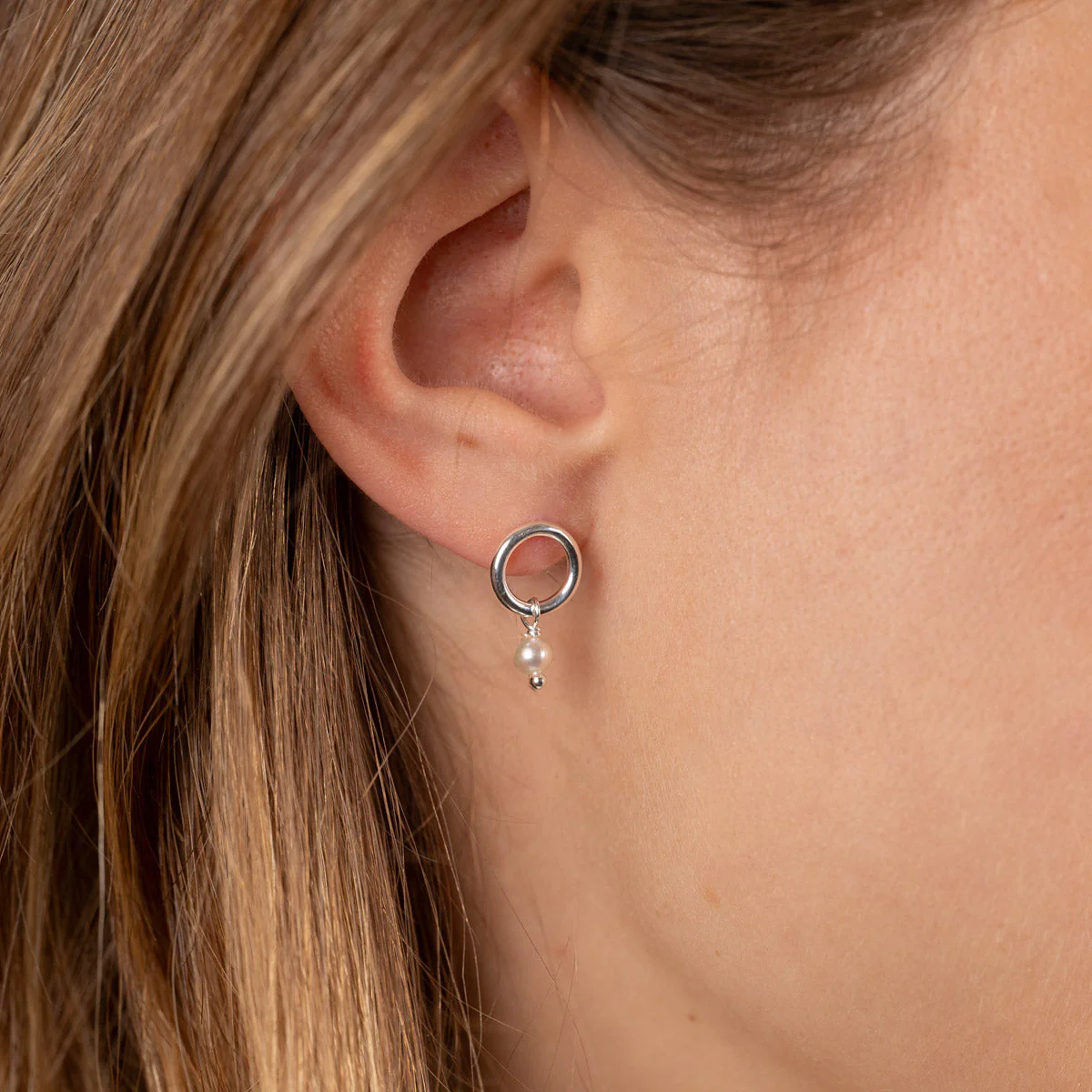 FIONA PEARL SILVER EARRING - Image 2