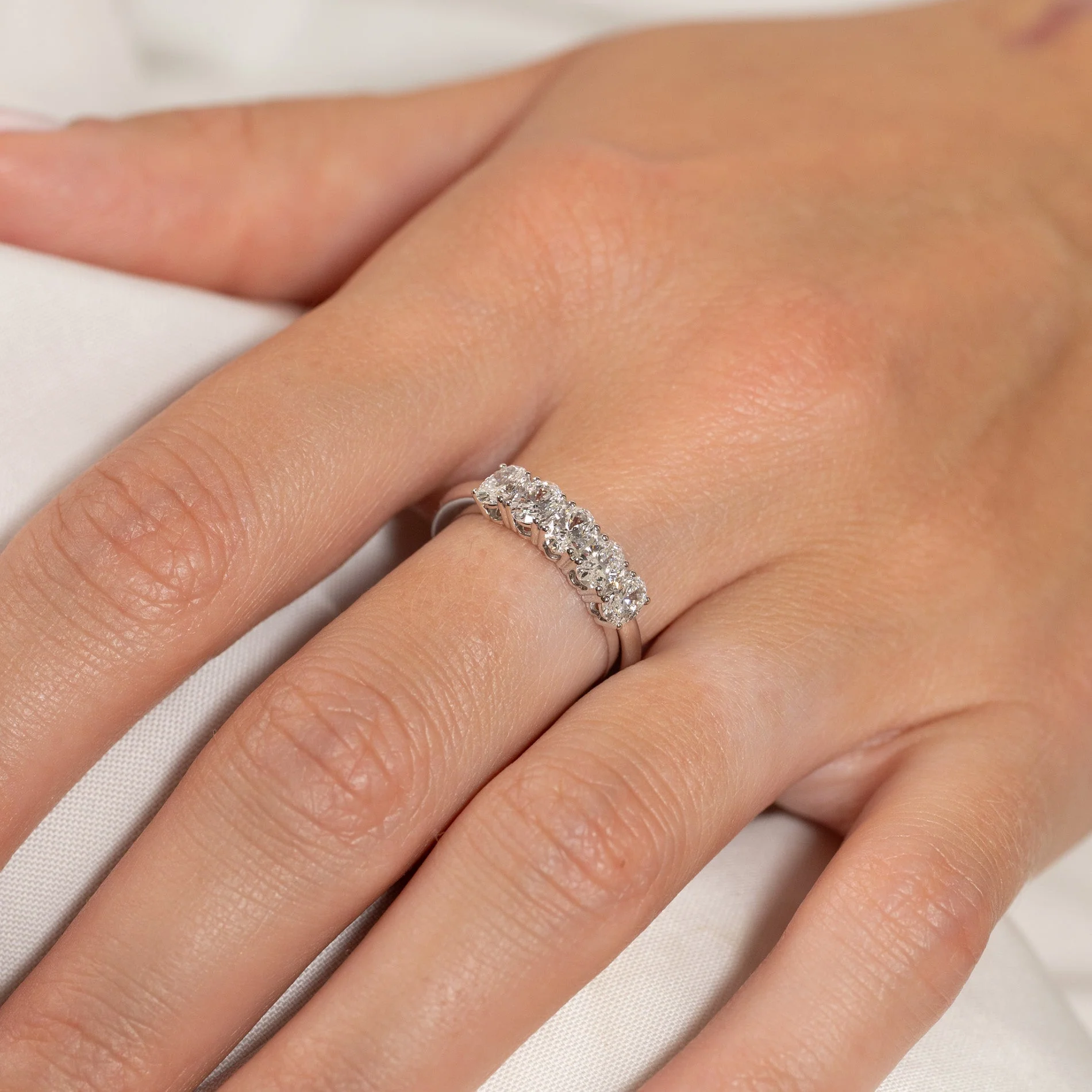 FIVE STONE OVAL-CUT LAB-DIAMOND RING - 1.0ct - WG - Image 2