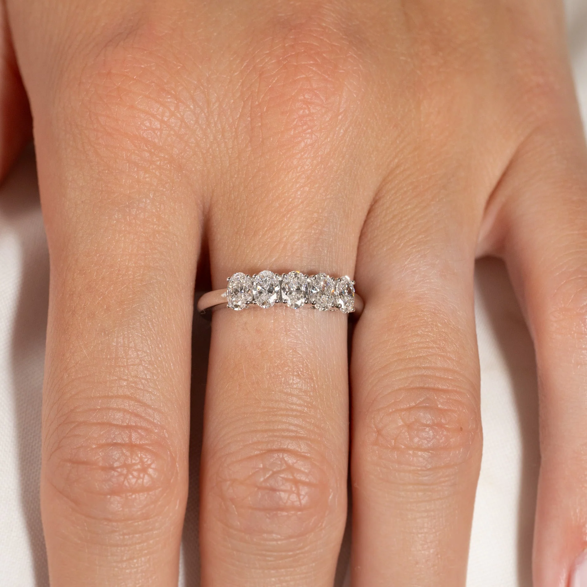 FIVE STONE OVAL-CUT LAB-DIAMOND RING - 1.0ct - WG - Image 5