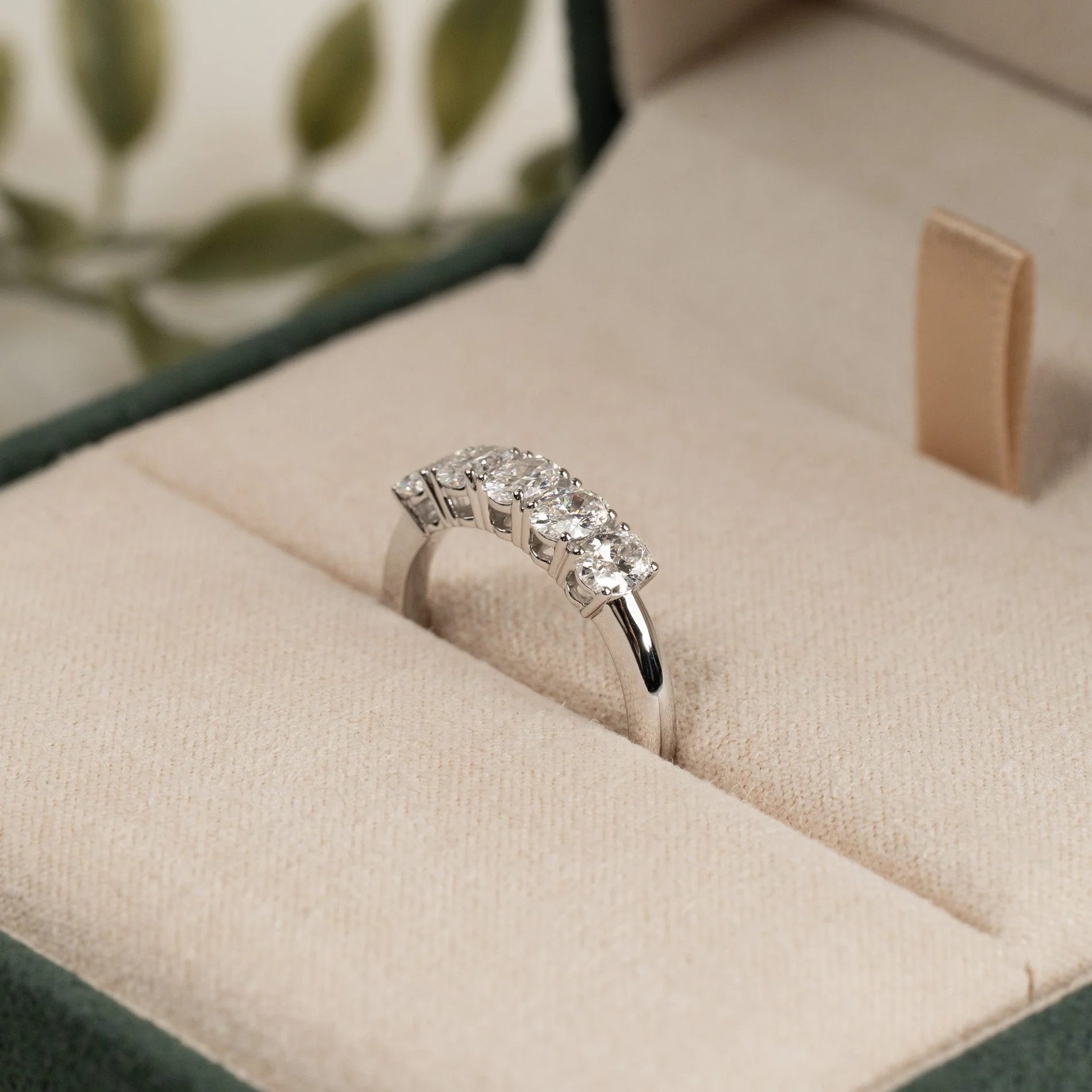 FIVE STONE OVAL-CUT LAB-DIAMOND RING - 1.0ct - WG - Image 7