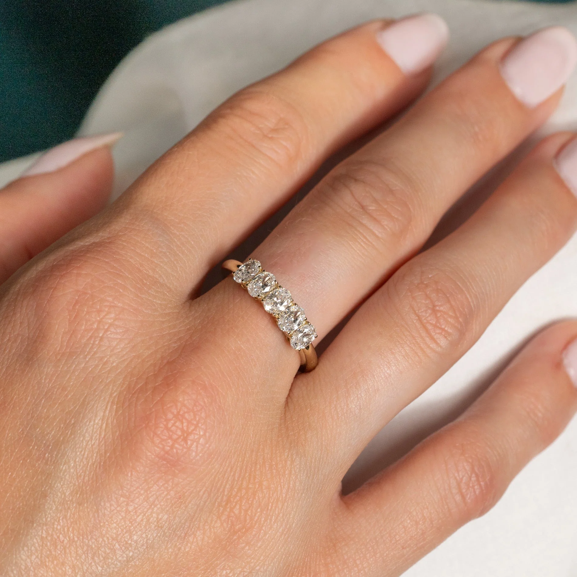 FIVE STONE OVAL-CUT LAB-DIAMOND RING - 1.0ct - YG - Image 2