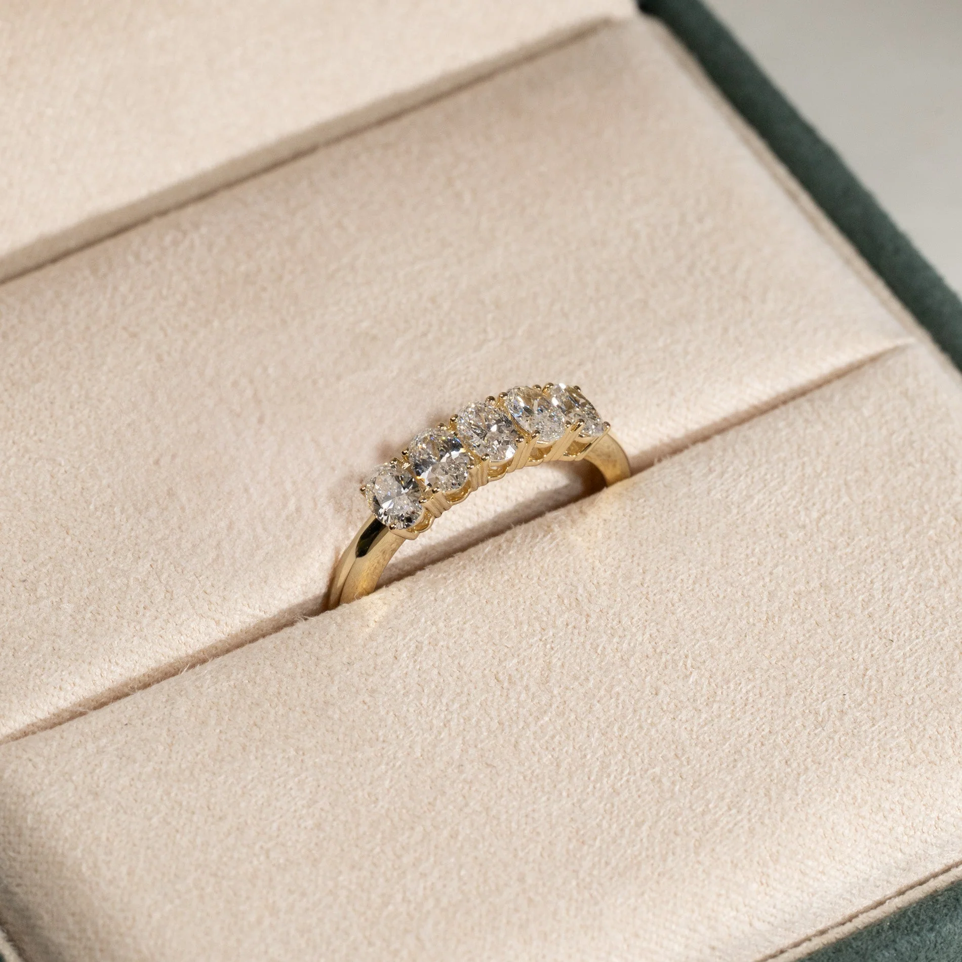 FIVE STONE OVAL-CUT LAB-DIAMOND RING - 1.0ct - YG - Image 4