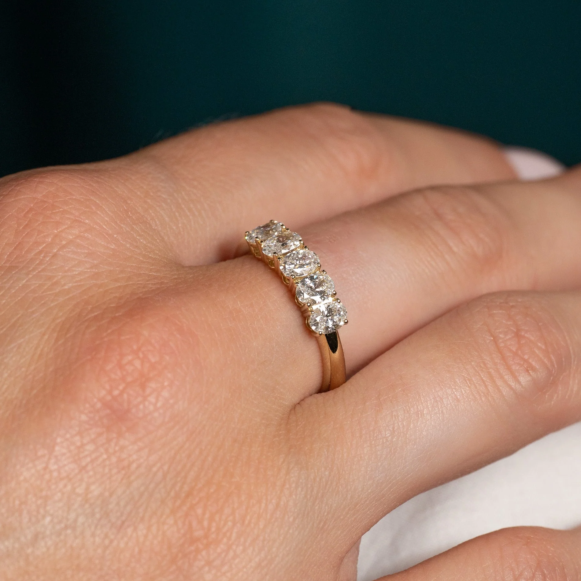 FIVE STONE OVAL-CUT LAB-DIAMOND RING - 1.0ct - YG - Image 5