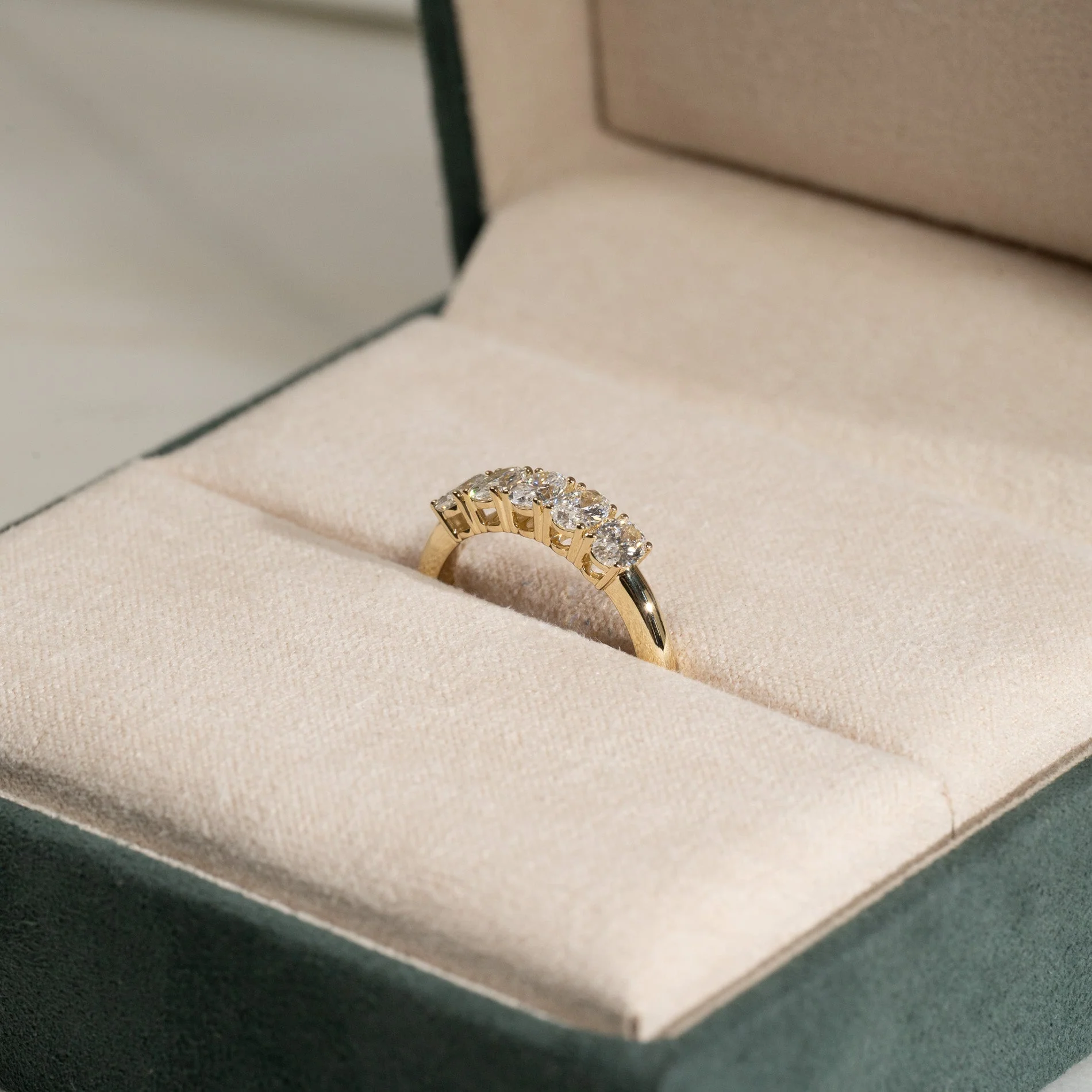 FIVE STONE OVAL-CUT LAB-DIAMOND RING - 1.0ct - YG - Image 7