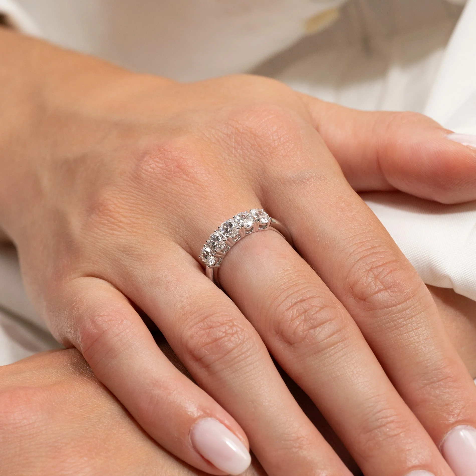 FIVE STONE OVAL-CUT LAB-DIAMOND RING - 1.5ct - WG - Image 4
