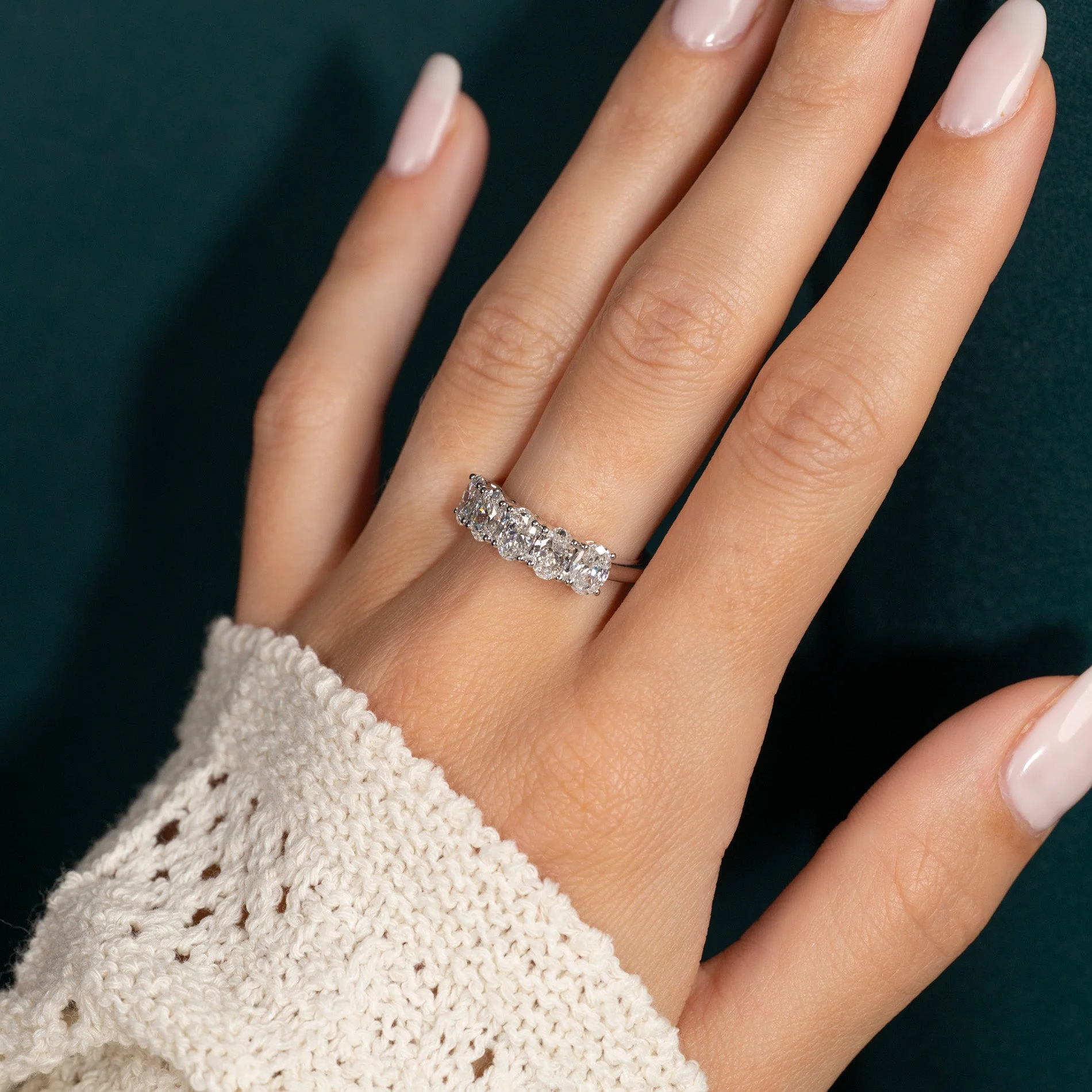 FIVE STONE OVAL-CUT LAB-DIAMOND RING - 2.0ct - WG - Image 2