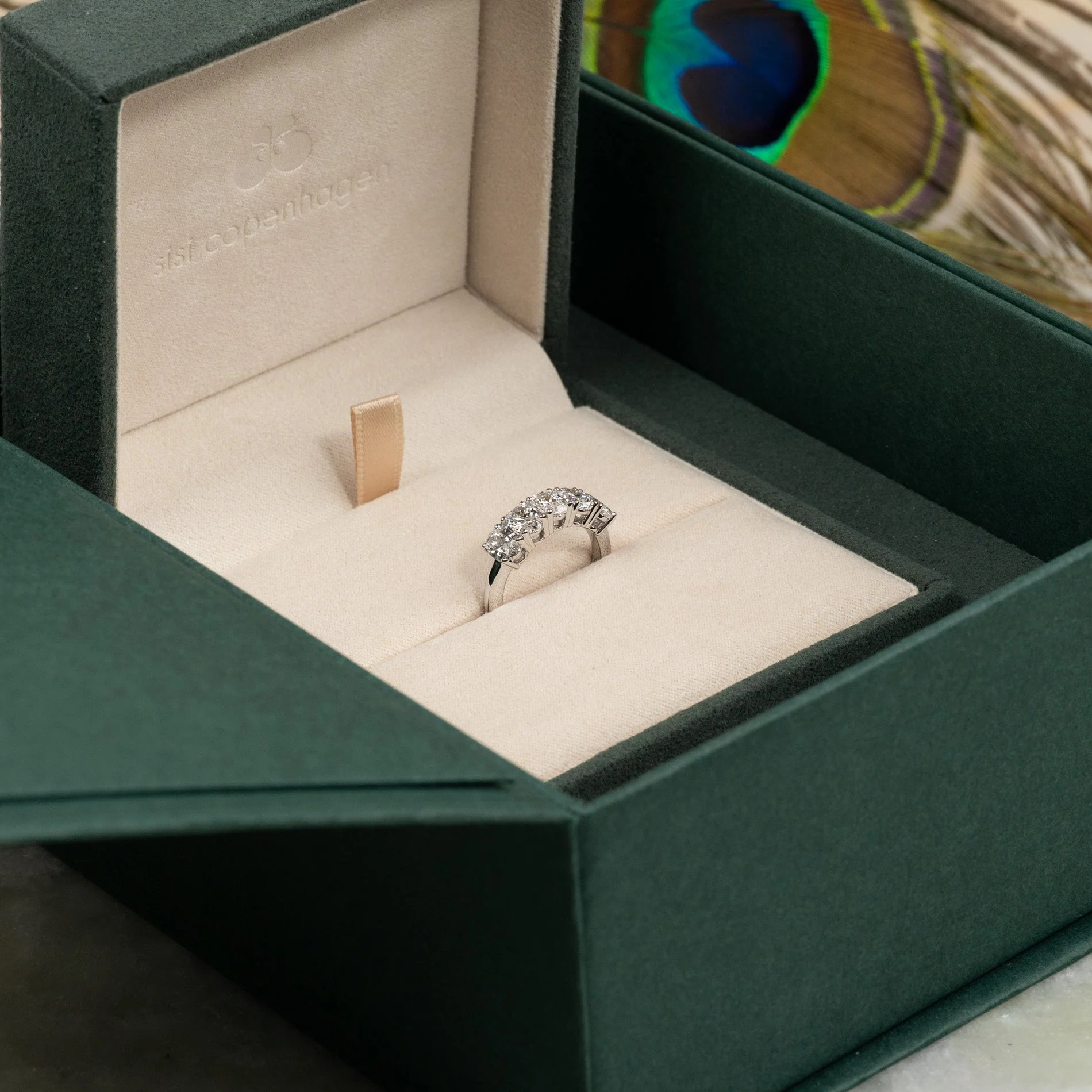 FIVE STONE OVAL-CUT LAB-DIAMOND RING - 2.0ct - WG - Image 7