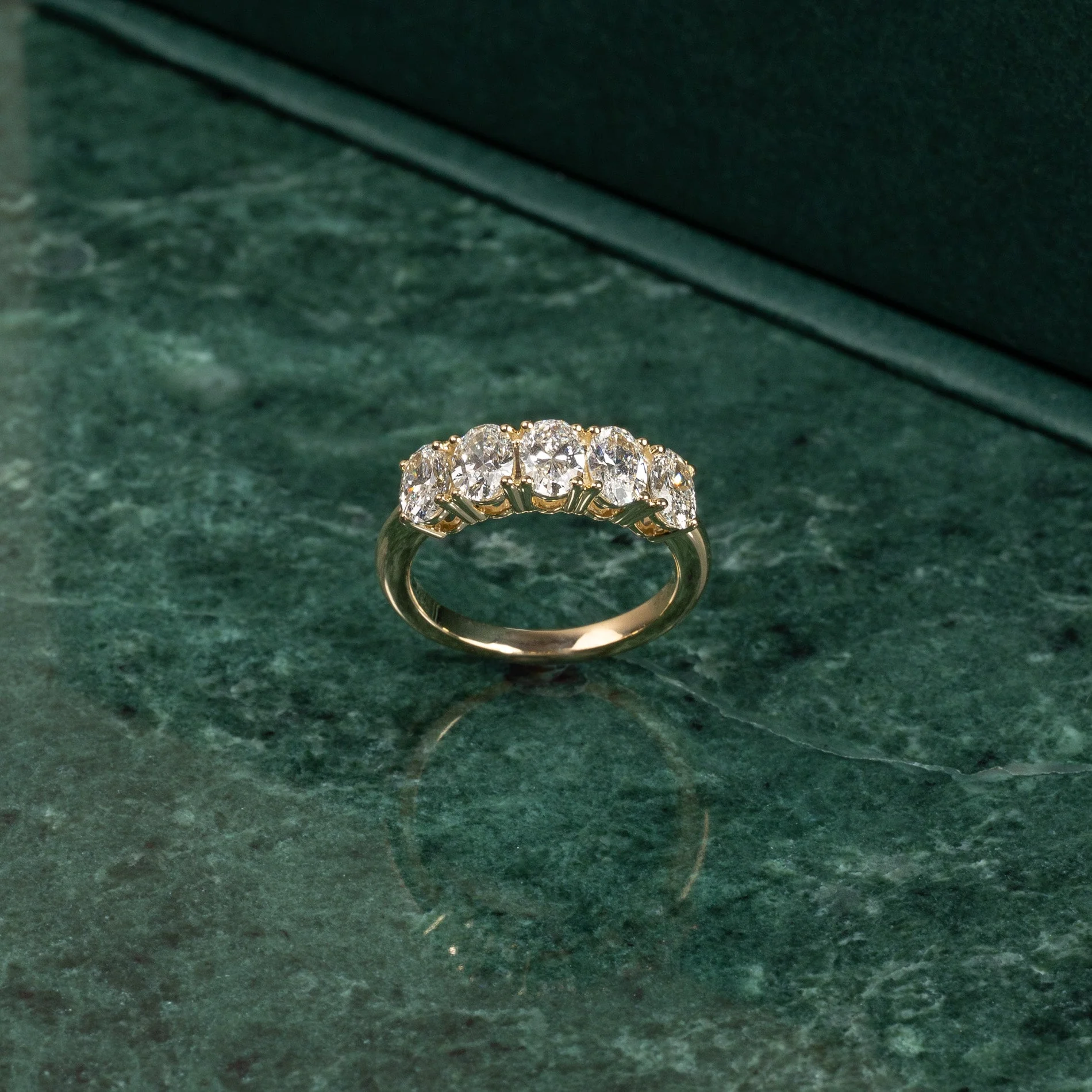 FIVE STONE OVAL-CUT LAB-DIAMOND RING - 2.0ct - YG