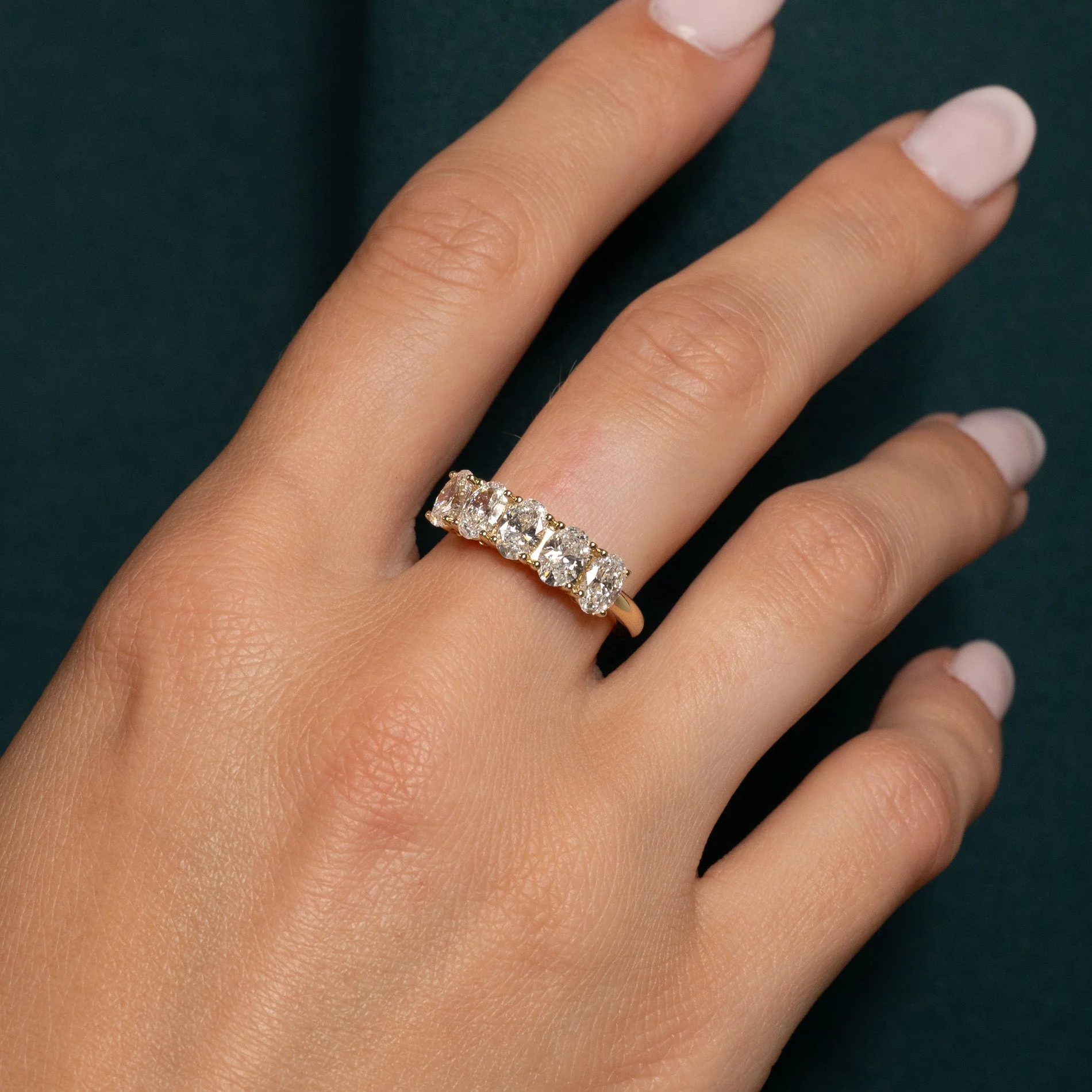 FIVE STONE OVAL-CUT LAB-DIAMOND RING - 2.0ct - YG - Image 2