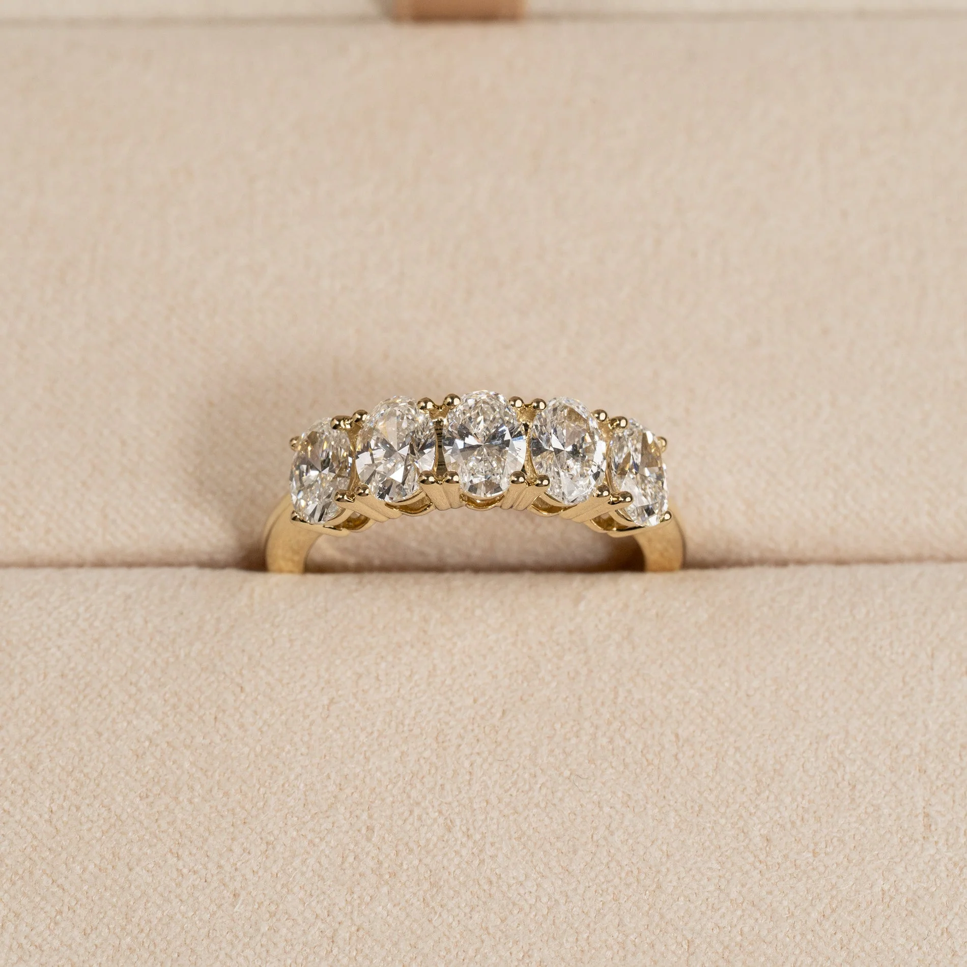 FIVE STONE OVAL-CUT LAB-DIAMOND RING - 2.0ct - YG - Image 3