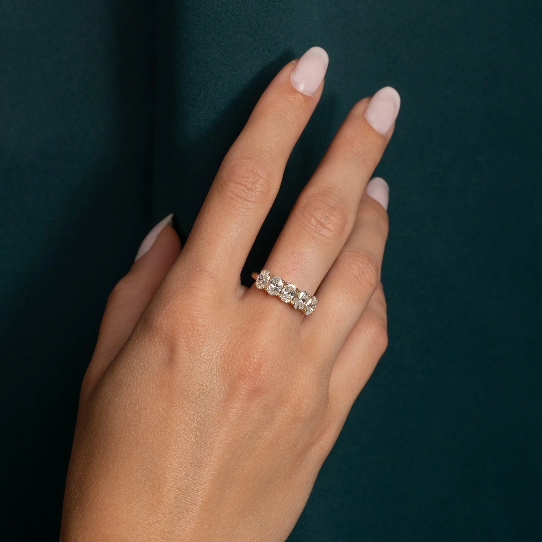 FIVE STONE OVAL-CUT LAB-DIAMOND RING - 2.0ct - YG - Image 8