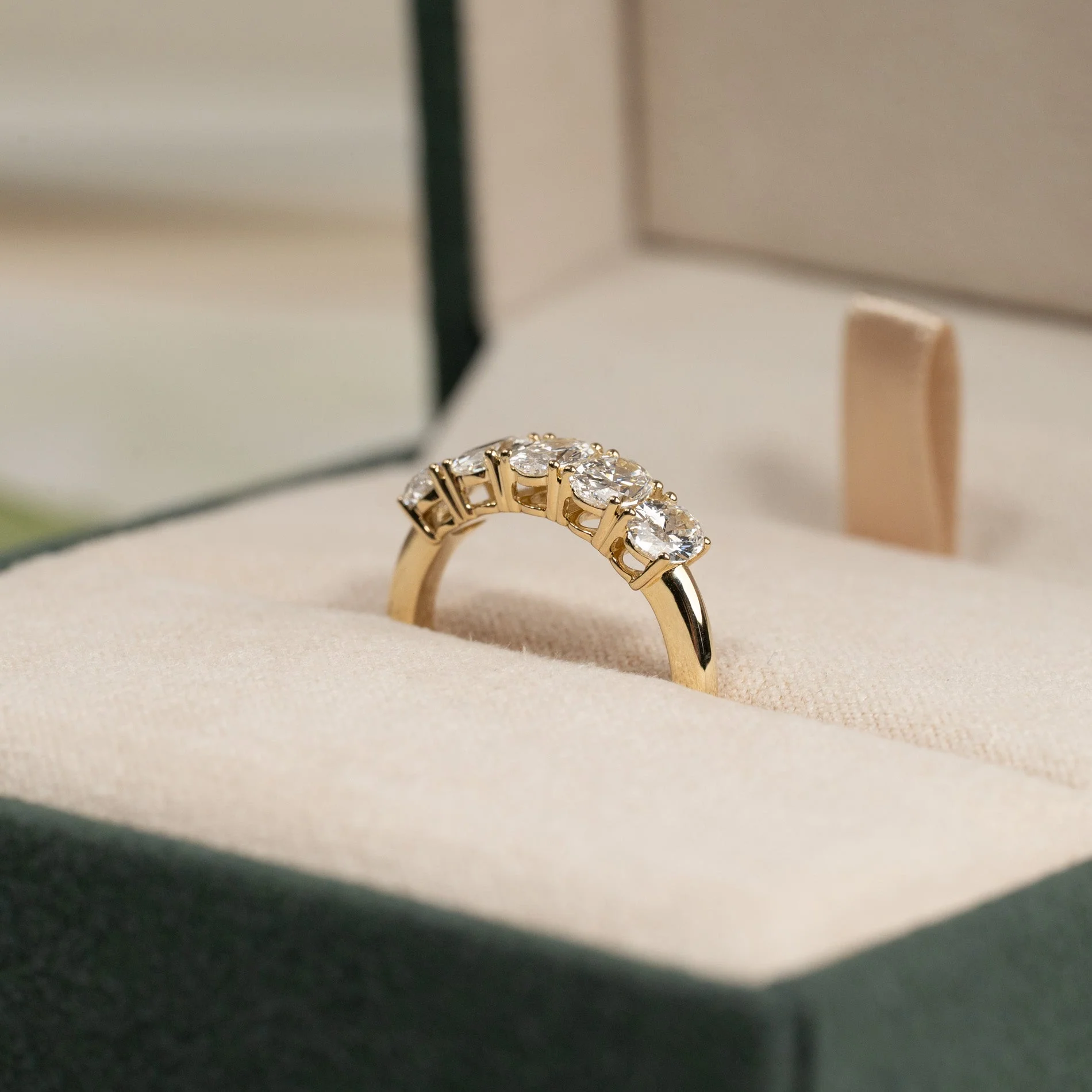 FIVE STONE OVAL-CUT LAB-DIAMOND RING - 1.5ct - YG - Image 3